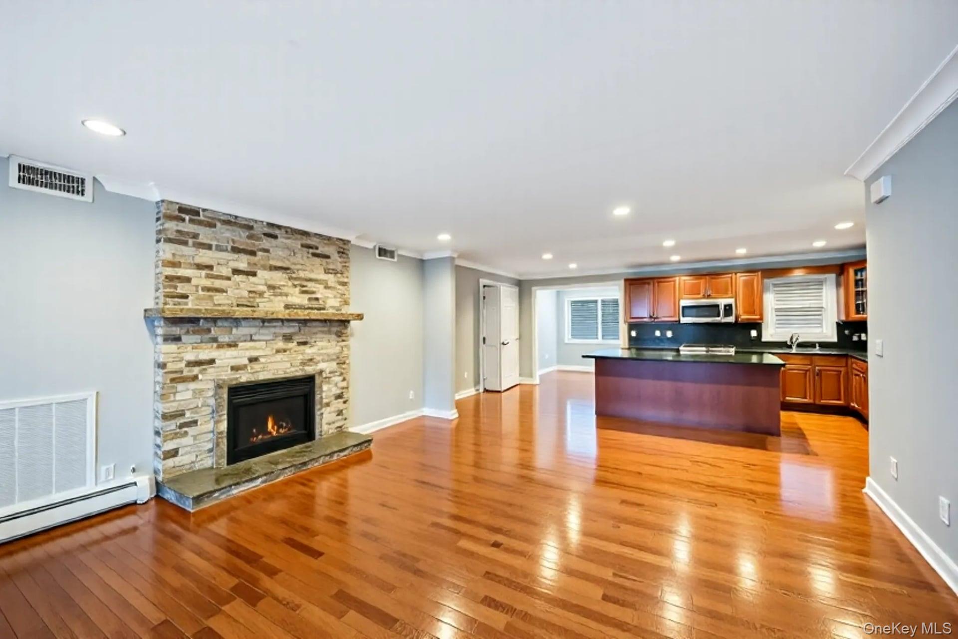 534 S Greene Avenue, Lindenhurst, NY 11757