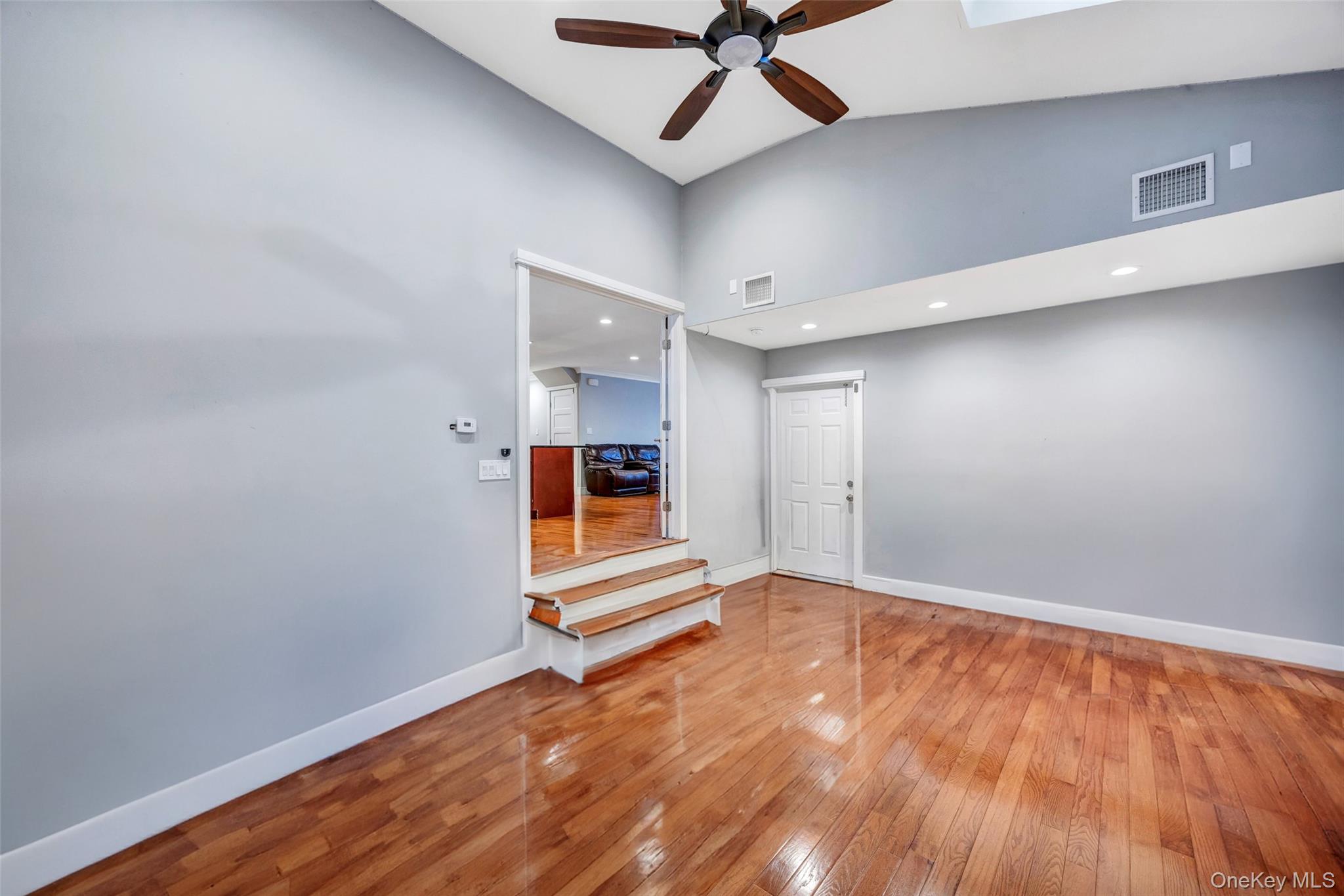 534 S Greene Avenue, Lindenhurst, NY 11757