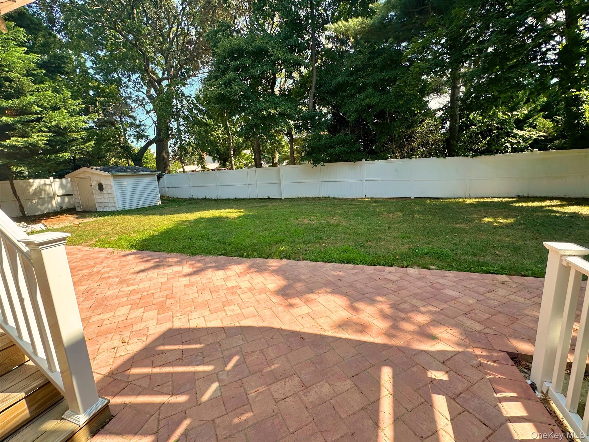 534 S Greene Avenue, Lindenhurst, NY 11757