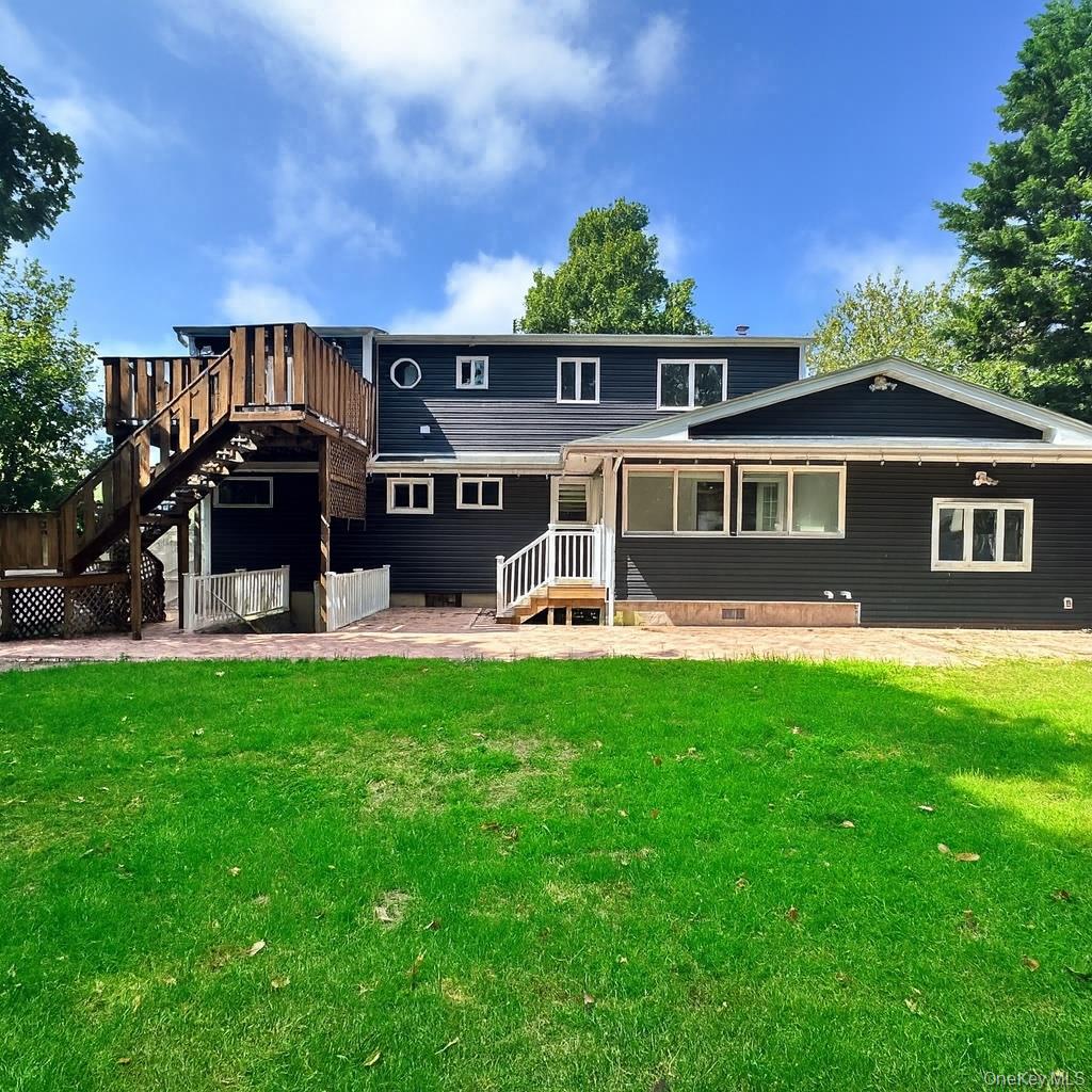 534 S Greene Avenue, Lindenhurst, NY 11757