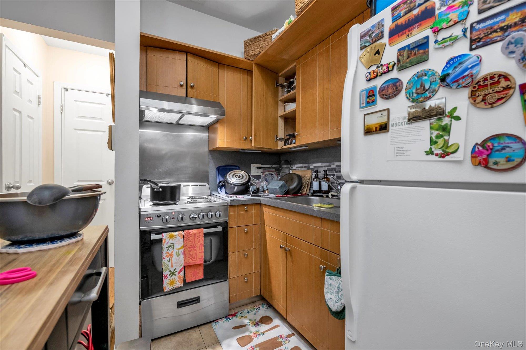 6126 164 St, Fresh Meadows, NY 11365