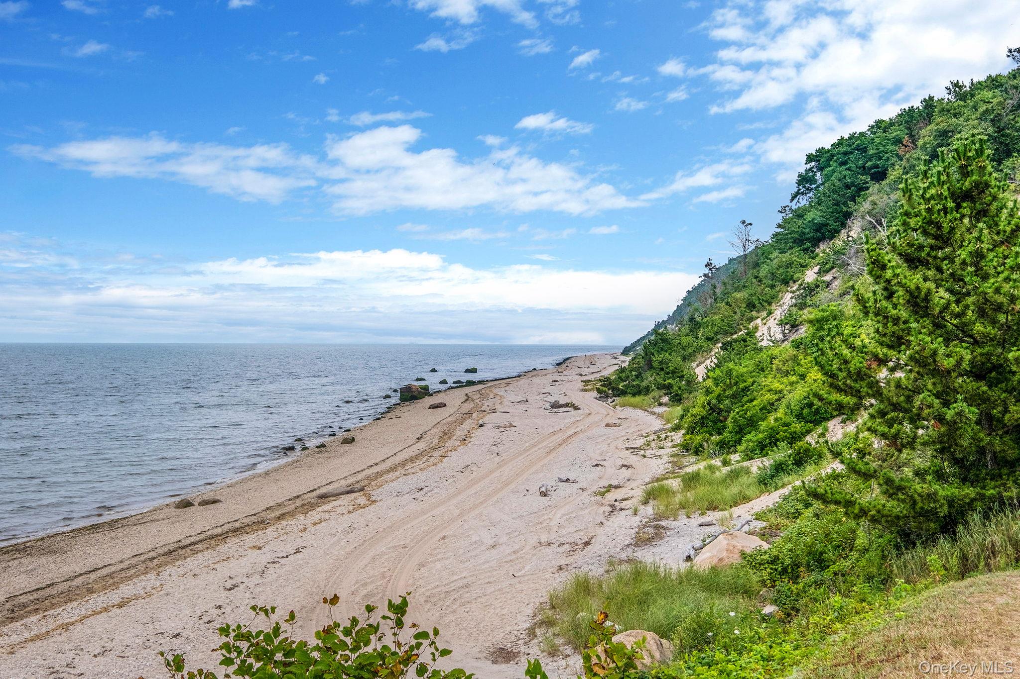 40 Linda Lane, Riverhead, NY 11901