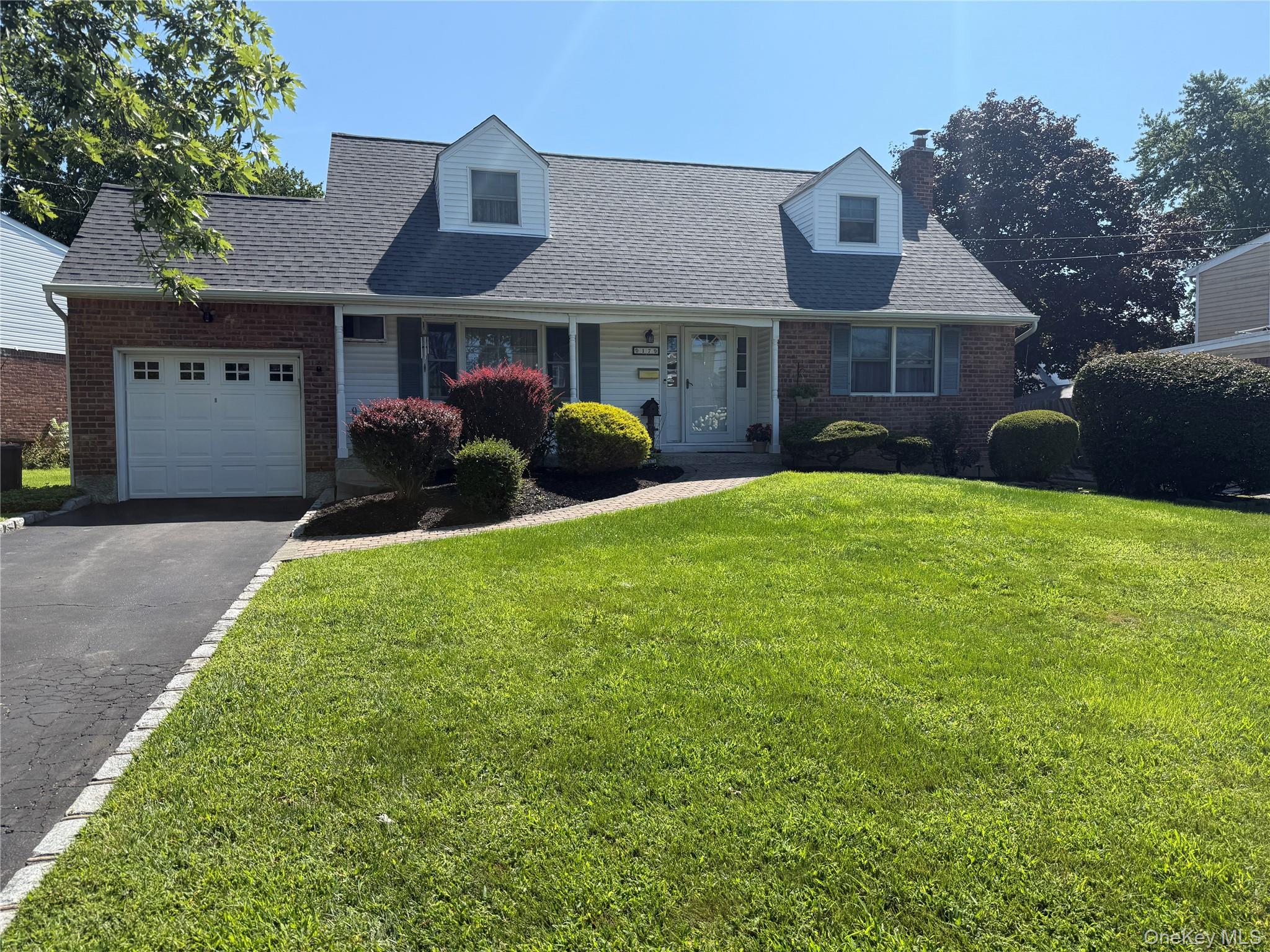 17 Grover Lane, East Northport, NY 11731
