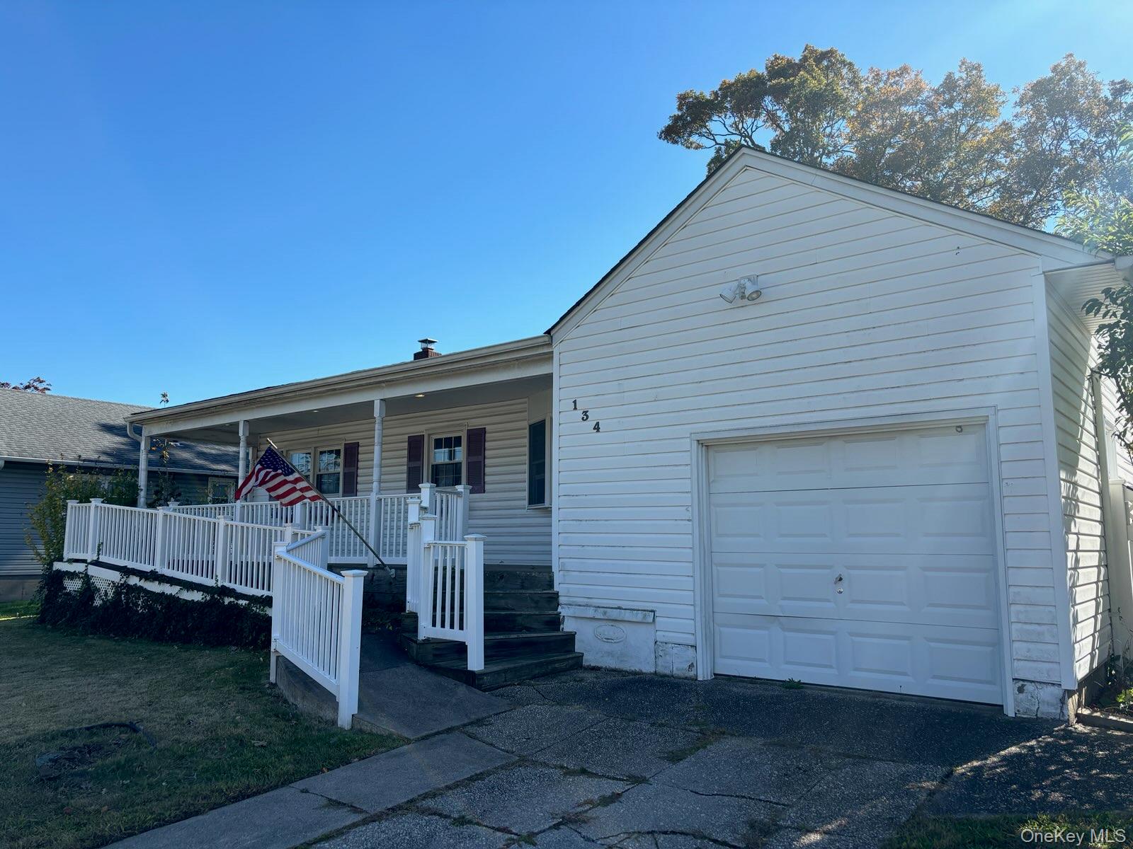 134 Veronica Lane, North Babylon, NY 11703