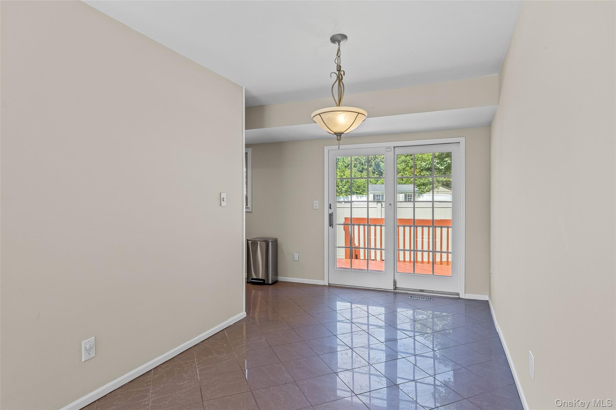 2401 Race Avenue, Medford, NY 11763