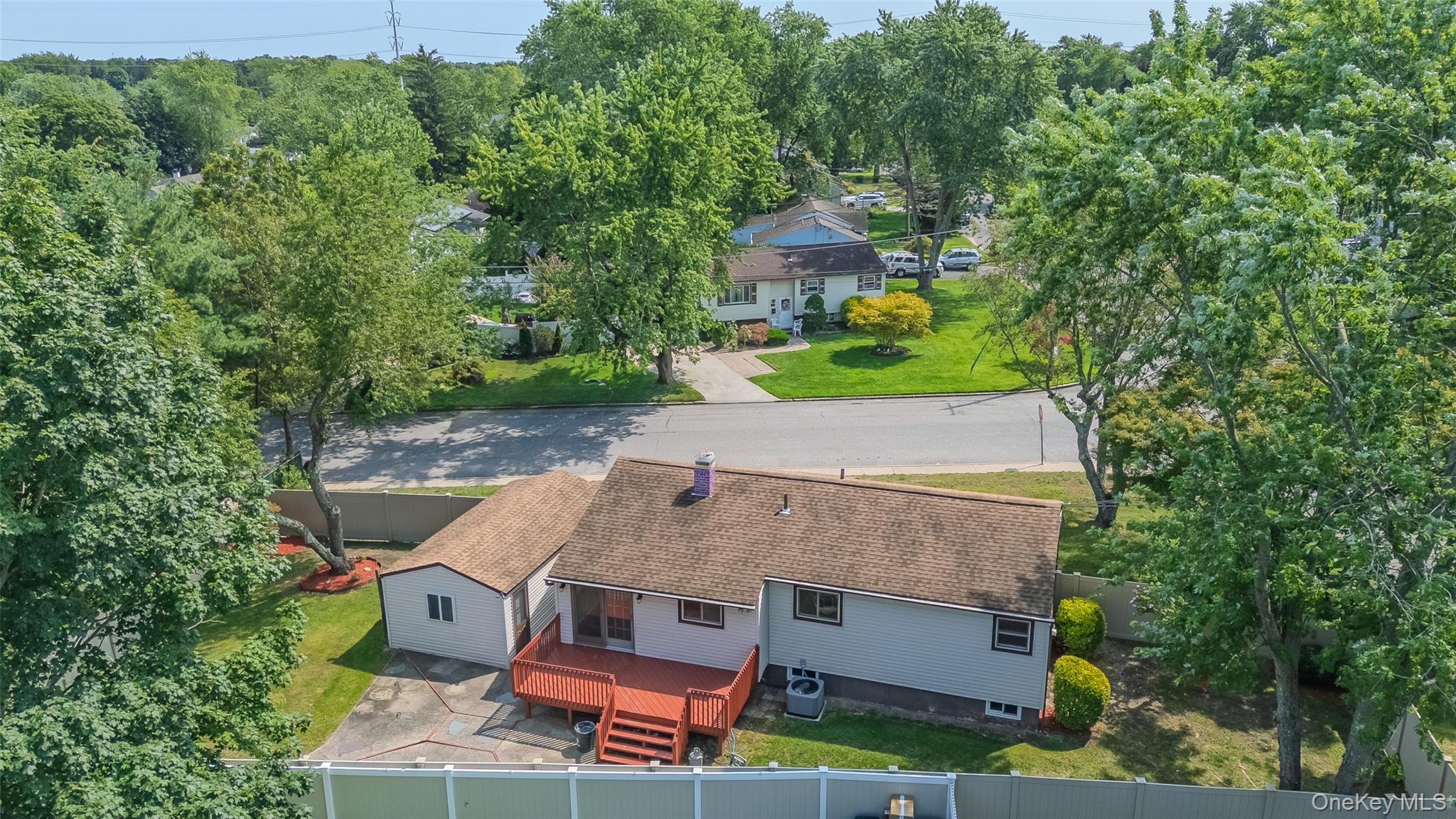 2401 Race Avenue, Medford, NY 11763