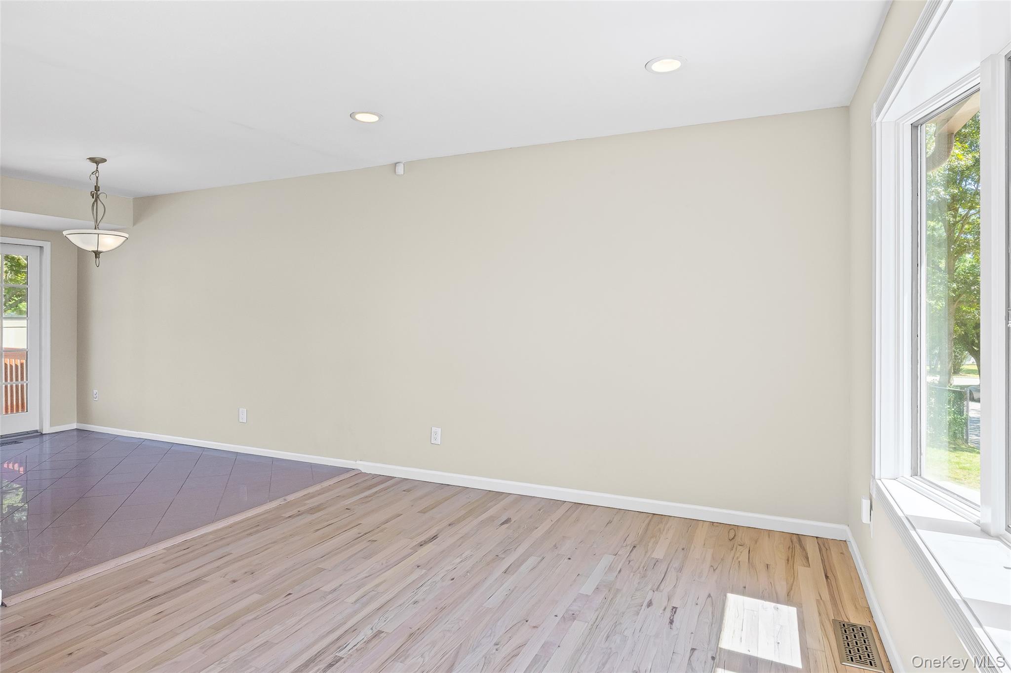 2401 Race Avenue, Medford, NY 11763