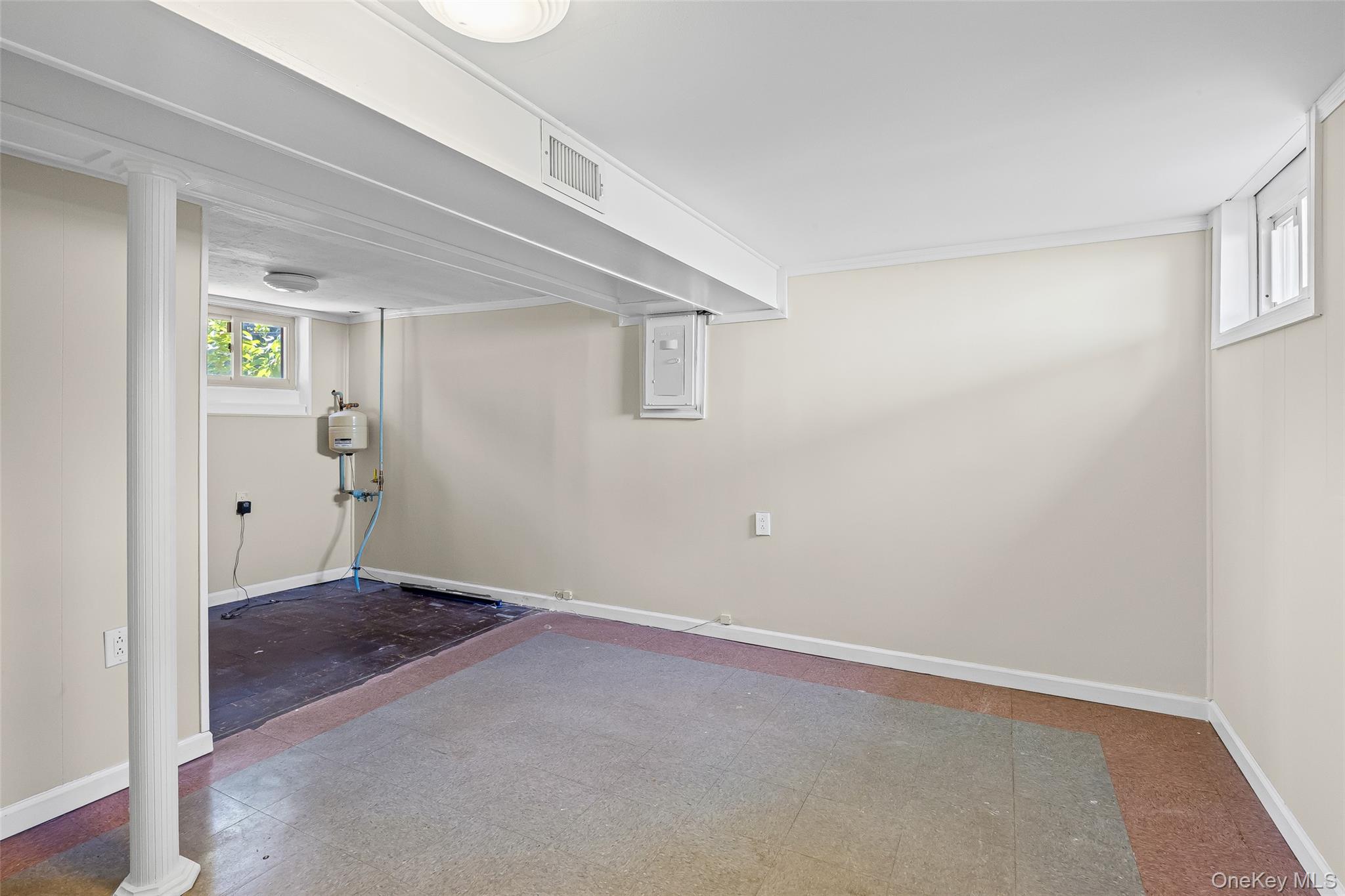 2401 Race Avenue, Medford, NY 11763