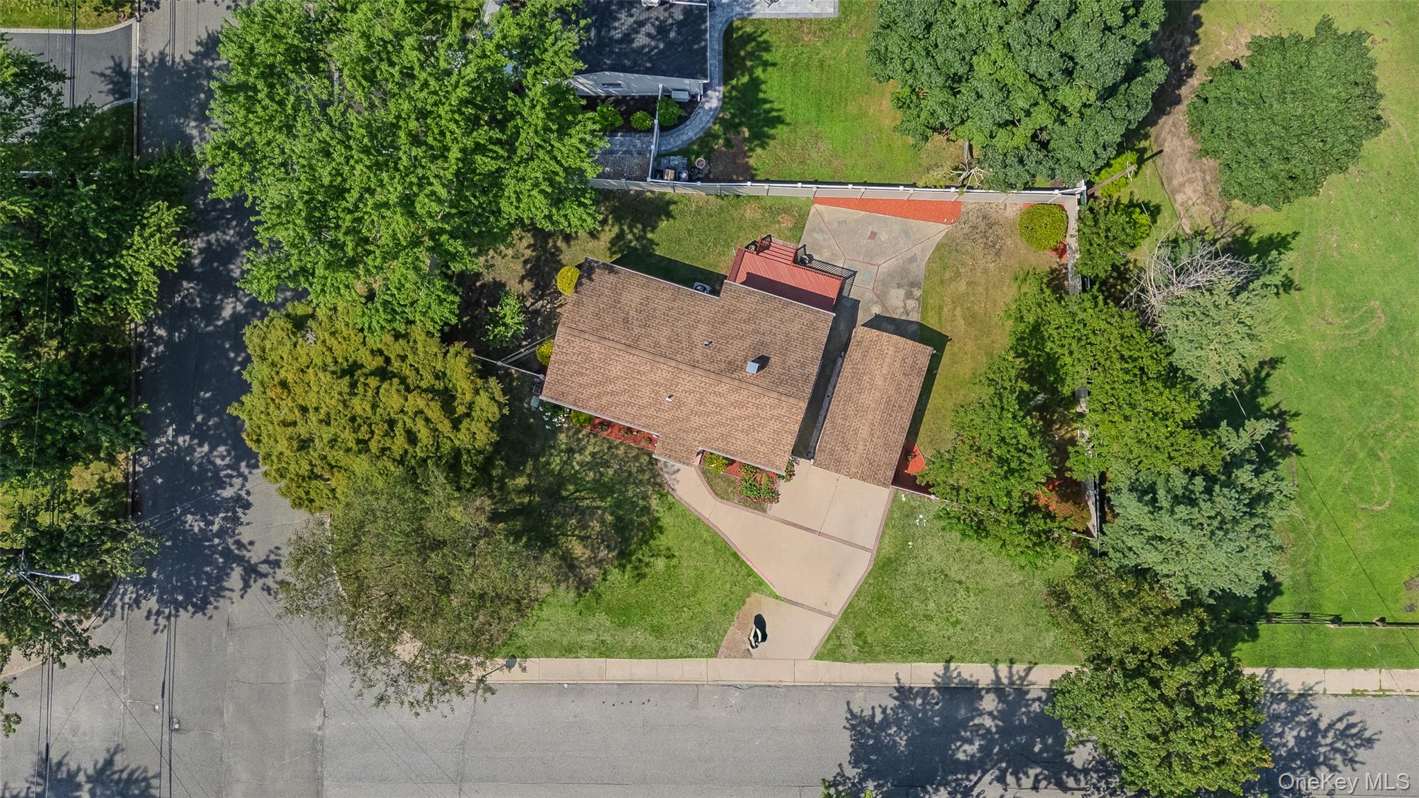 2401 Race Avenue, Medford, NY 11763