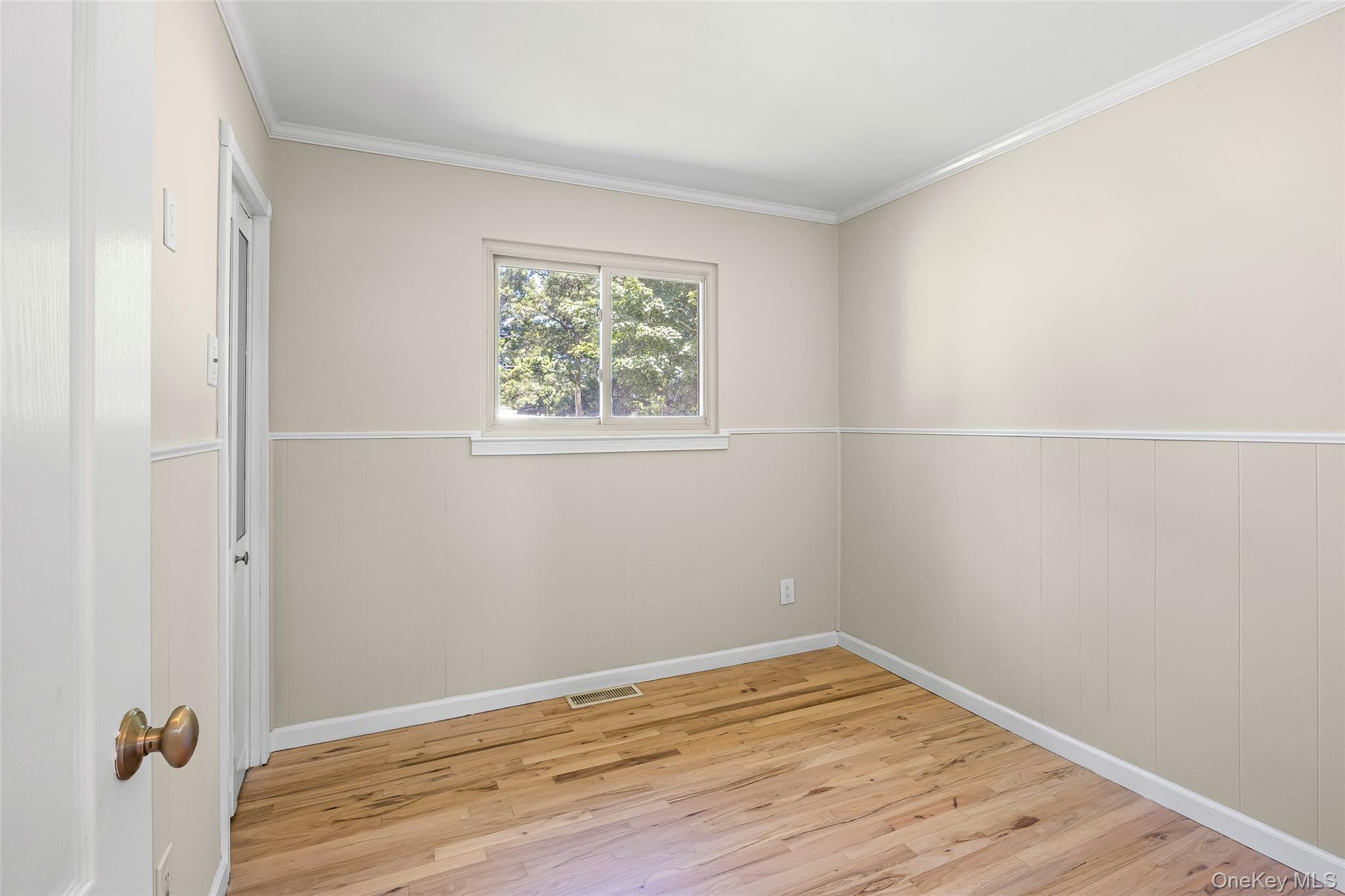 2401 Race Avenue, Medford, NY 11763