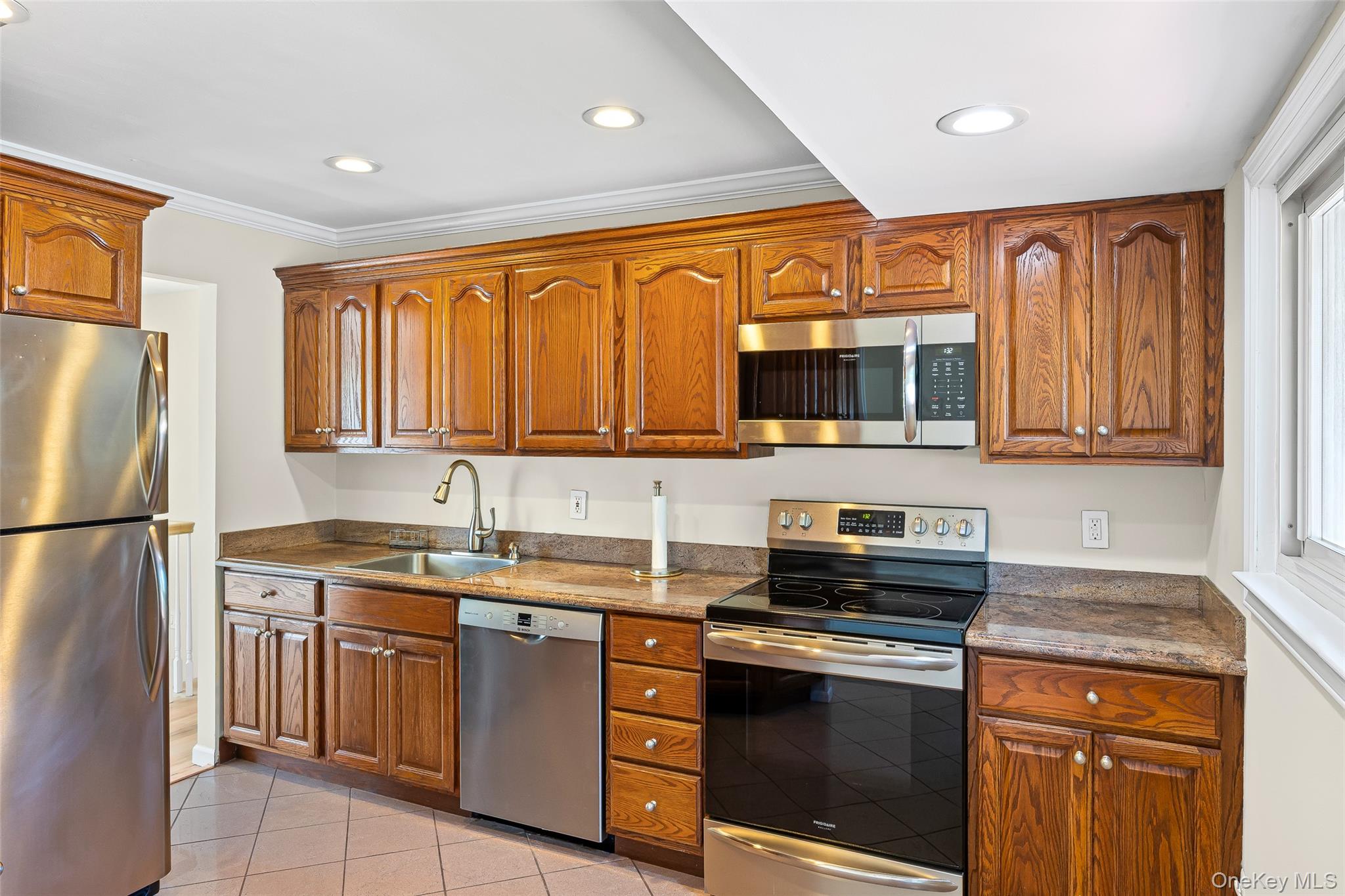 2401 Race Avenue, Medford, NY 11763