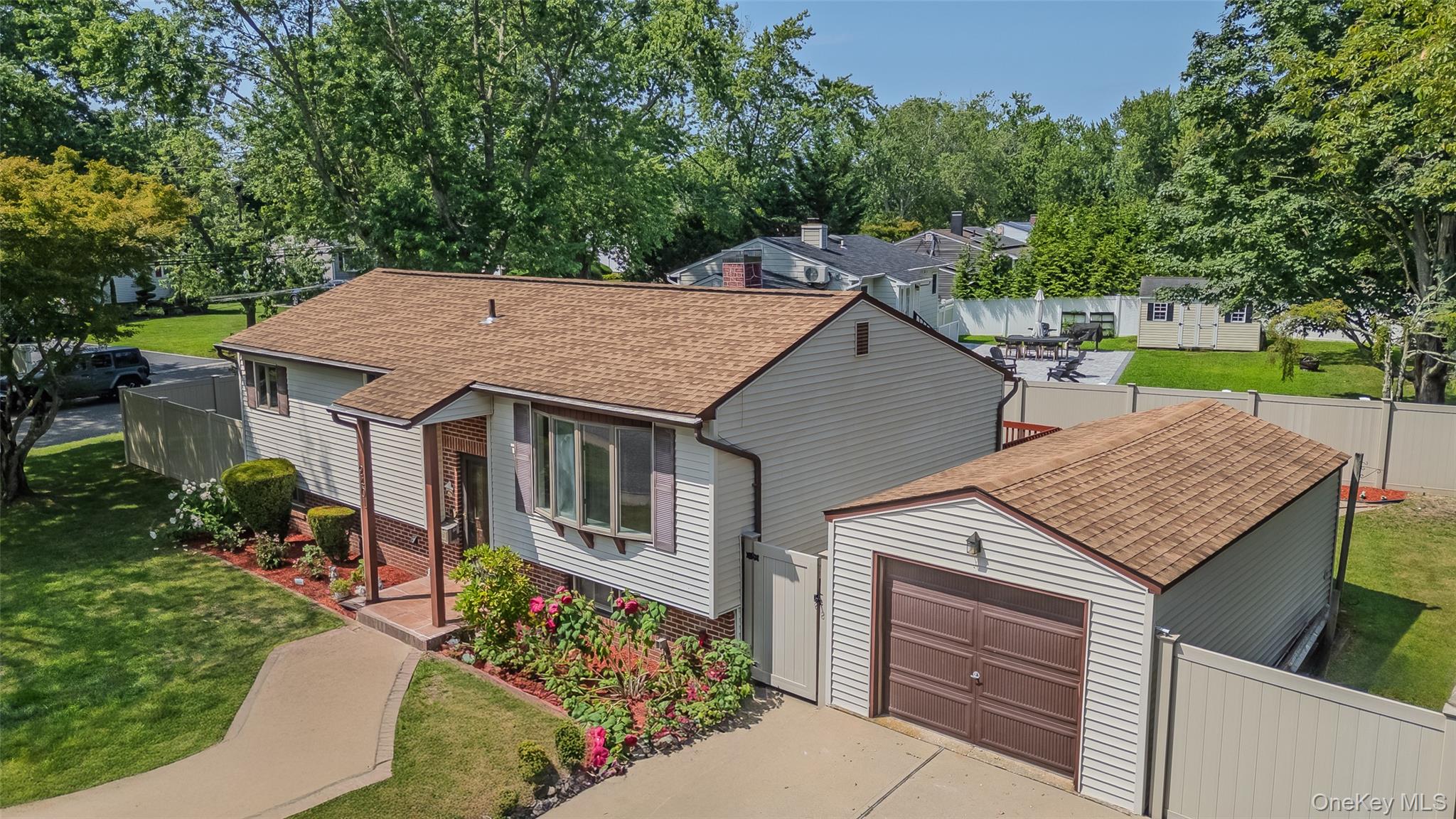 2401 Race Avenue, Medford, NY 11763