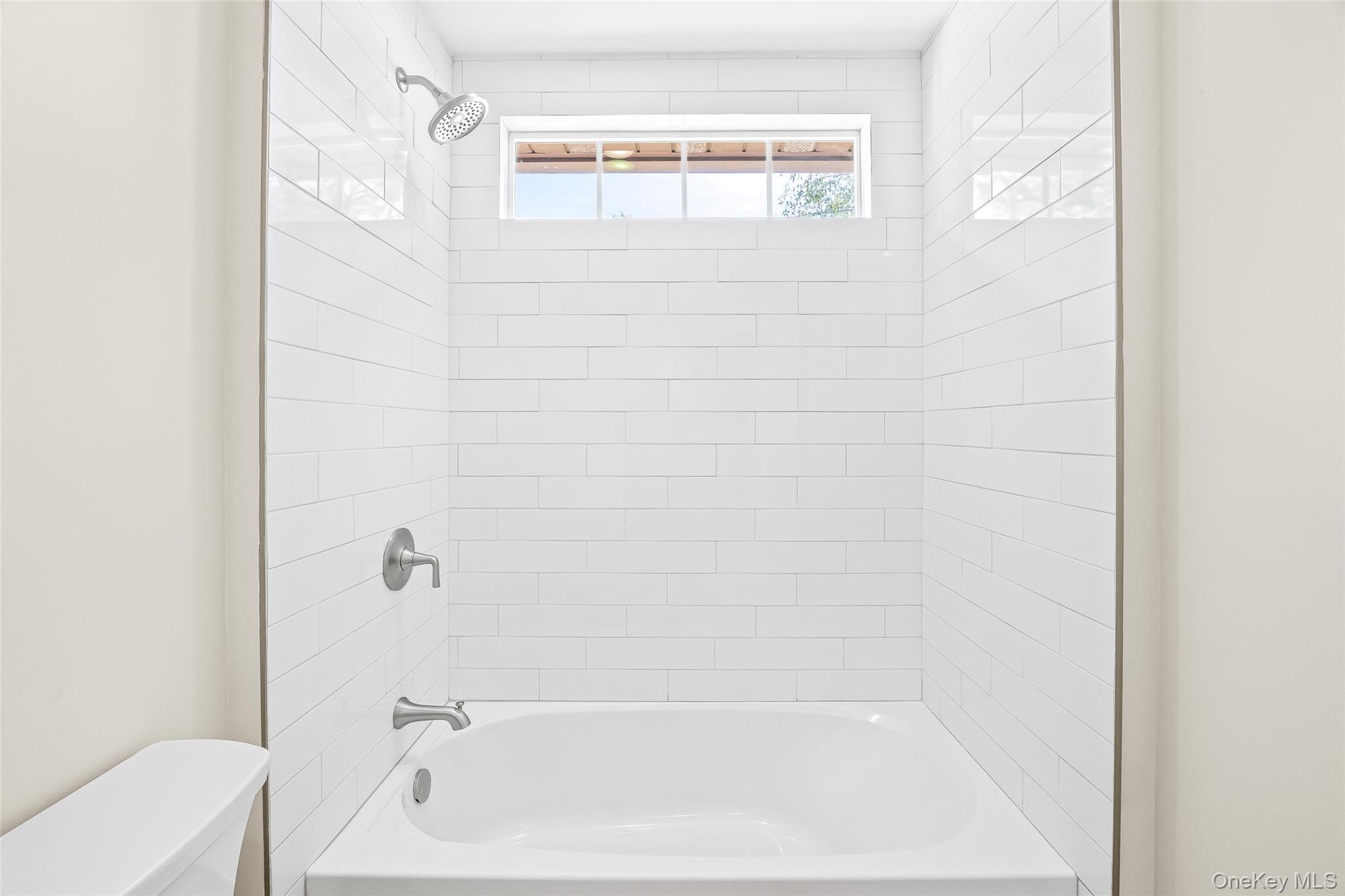 2401 Race Avenue, Medford, NY 11763