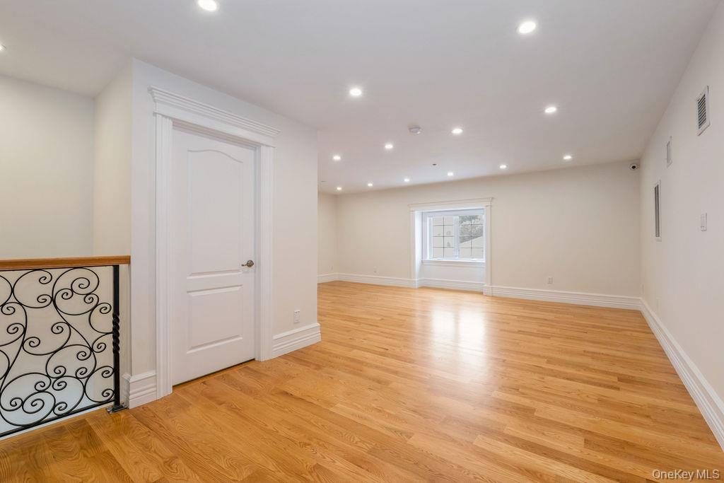 833 Glen Drive, Woodmere, NY 11598