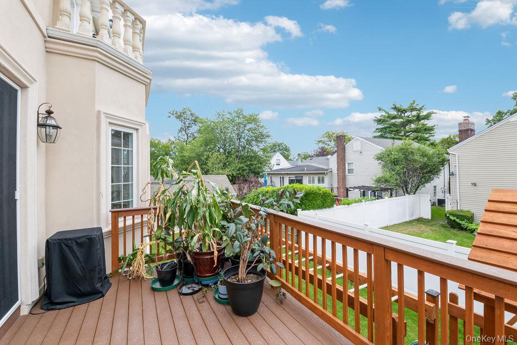 833 Glen Drive, Woodmere, NY 11598