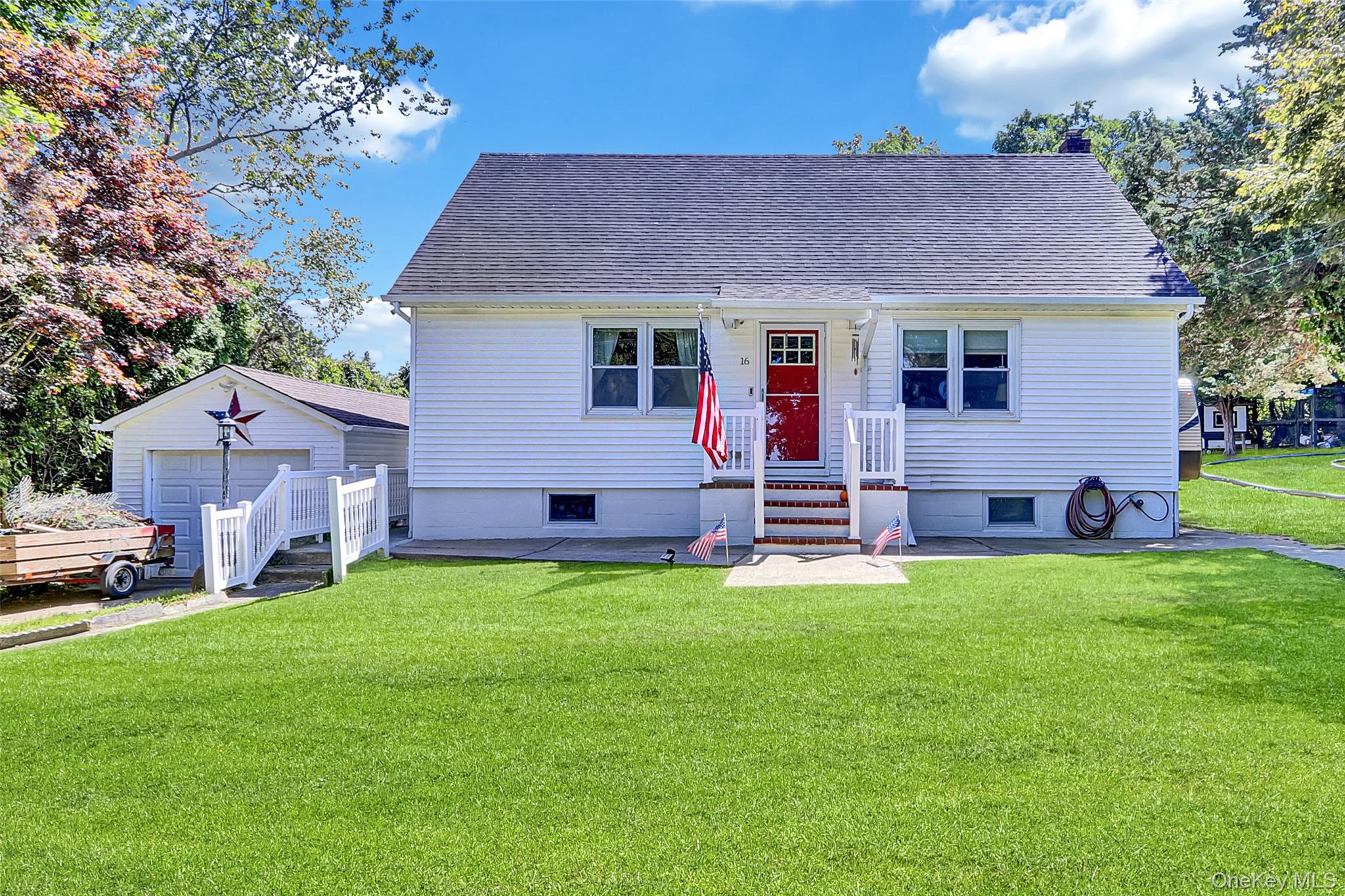16 Hallock Lane, Rocky Point, NY 11778