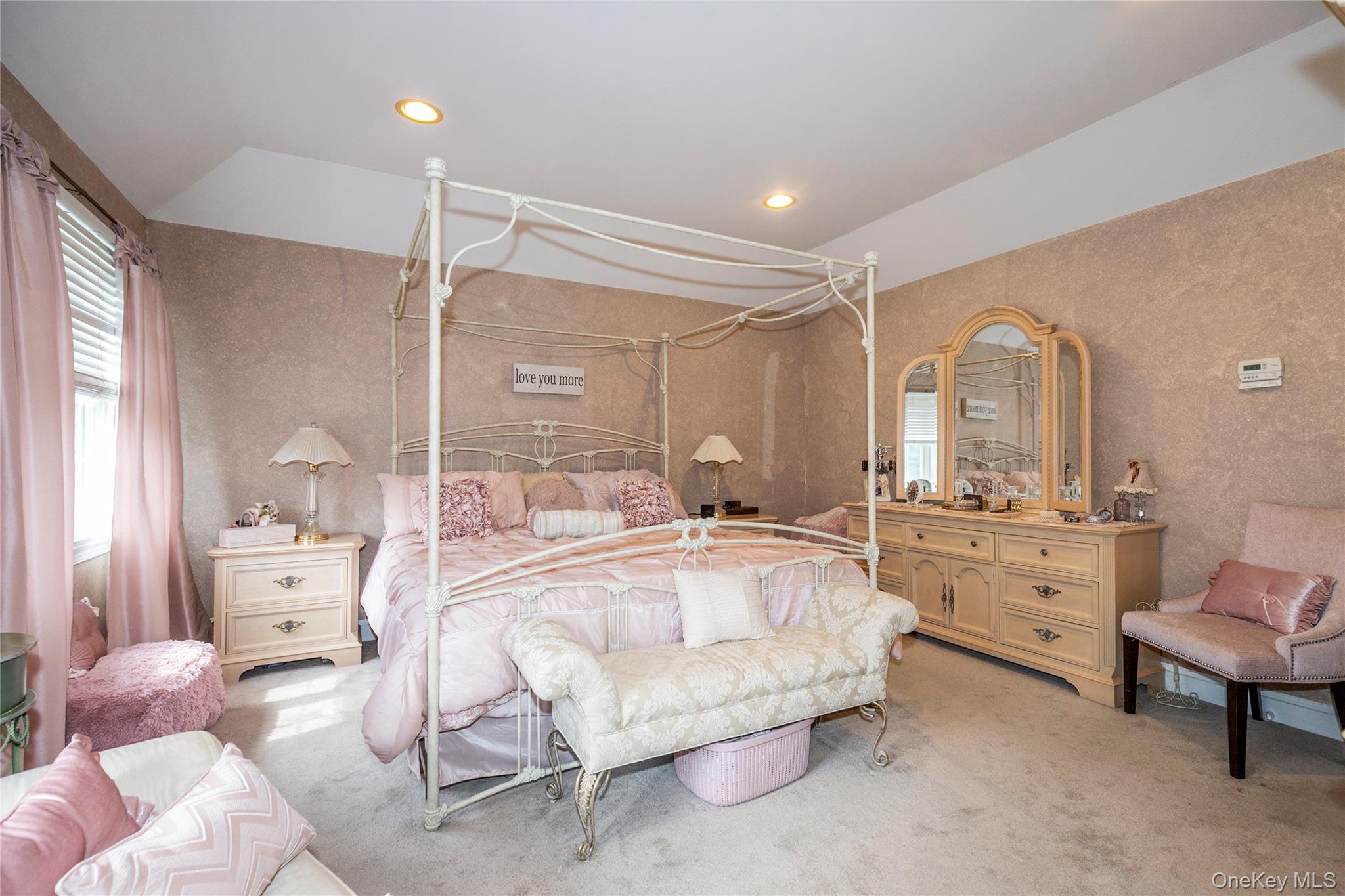 6 Rolling Wood Court, Hauppauge, NY 11788