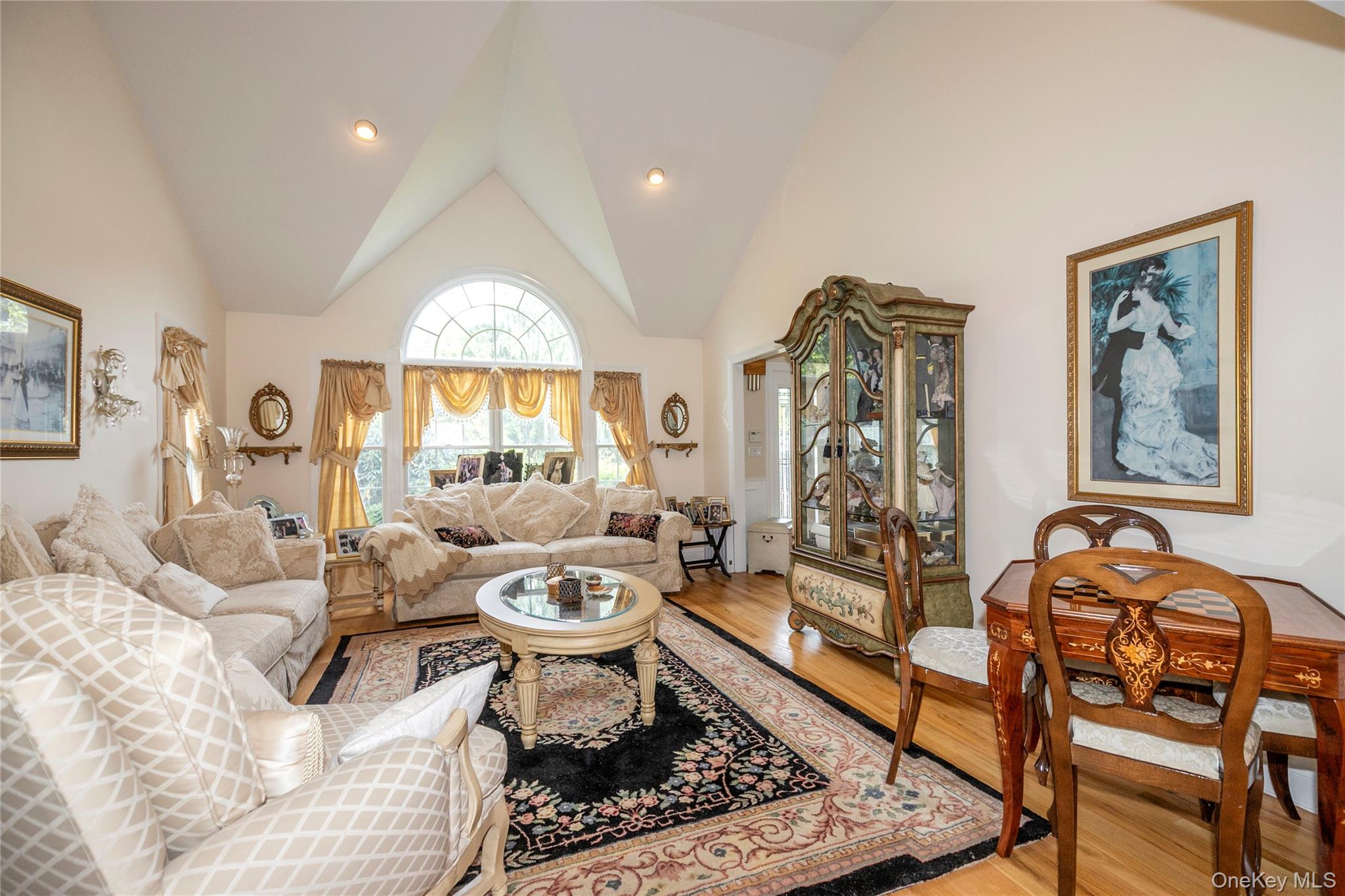 6 Rolling Wood Court, Hauppauge, NY 11788