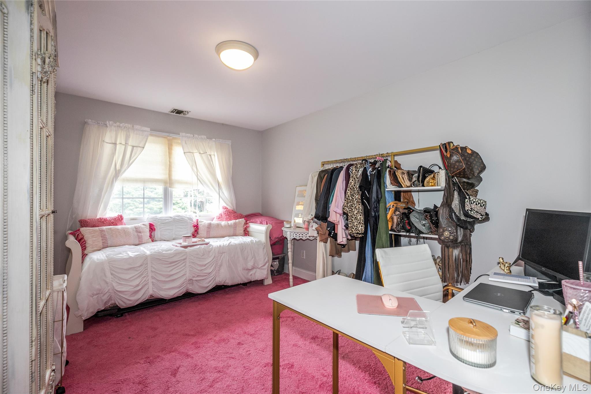 6 Rolling Wood Court, Hauppauge, NY 11788