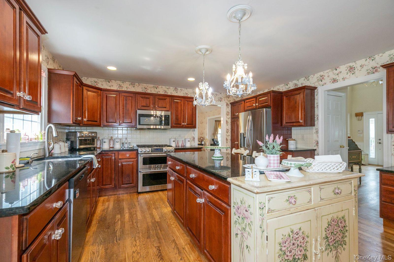 6 Rolling Wood Court, Hauppauge, NY 11788