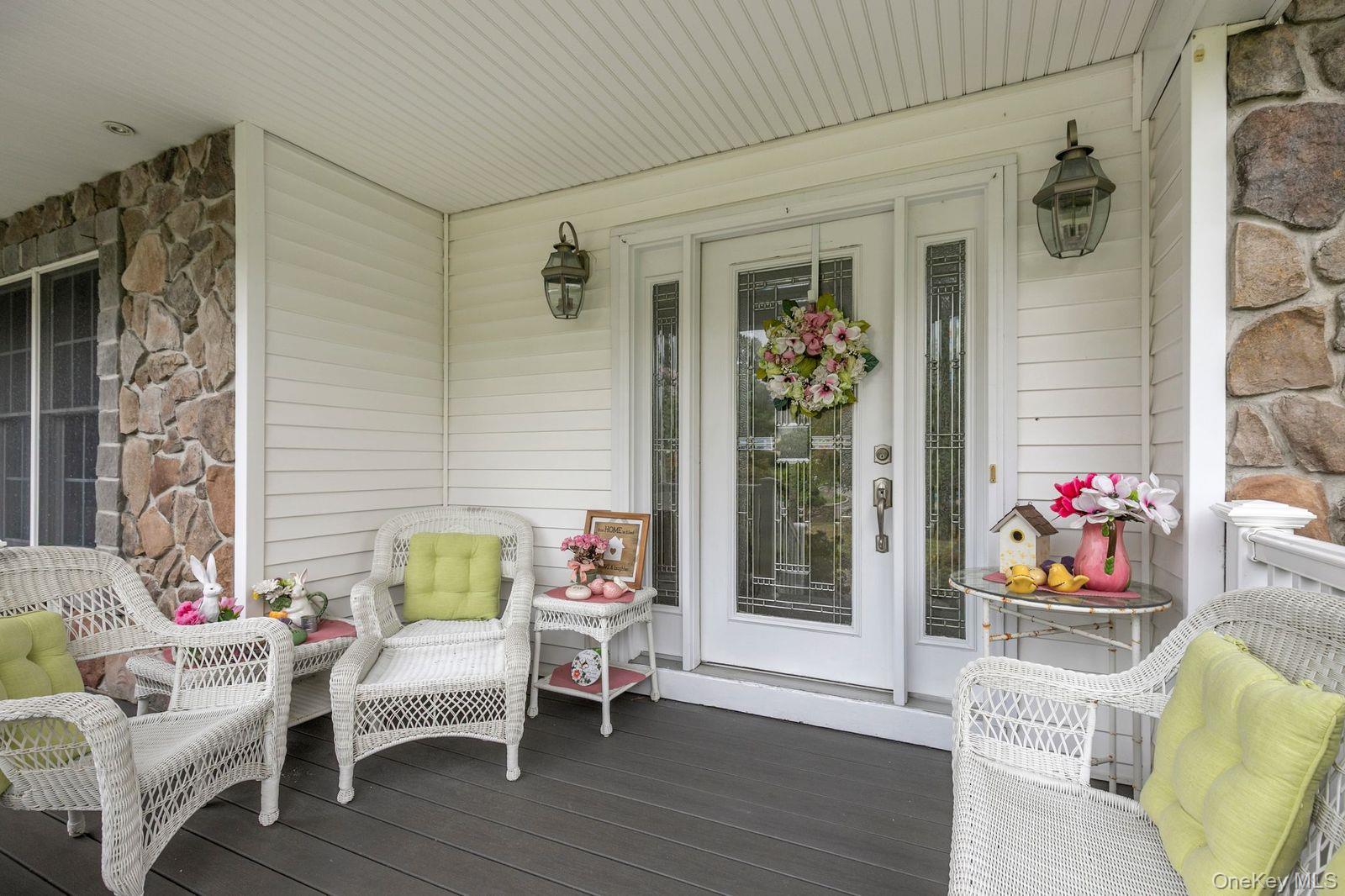 6 Rolling Wood Court, Hauppauge, NY 11788