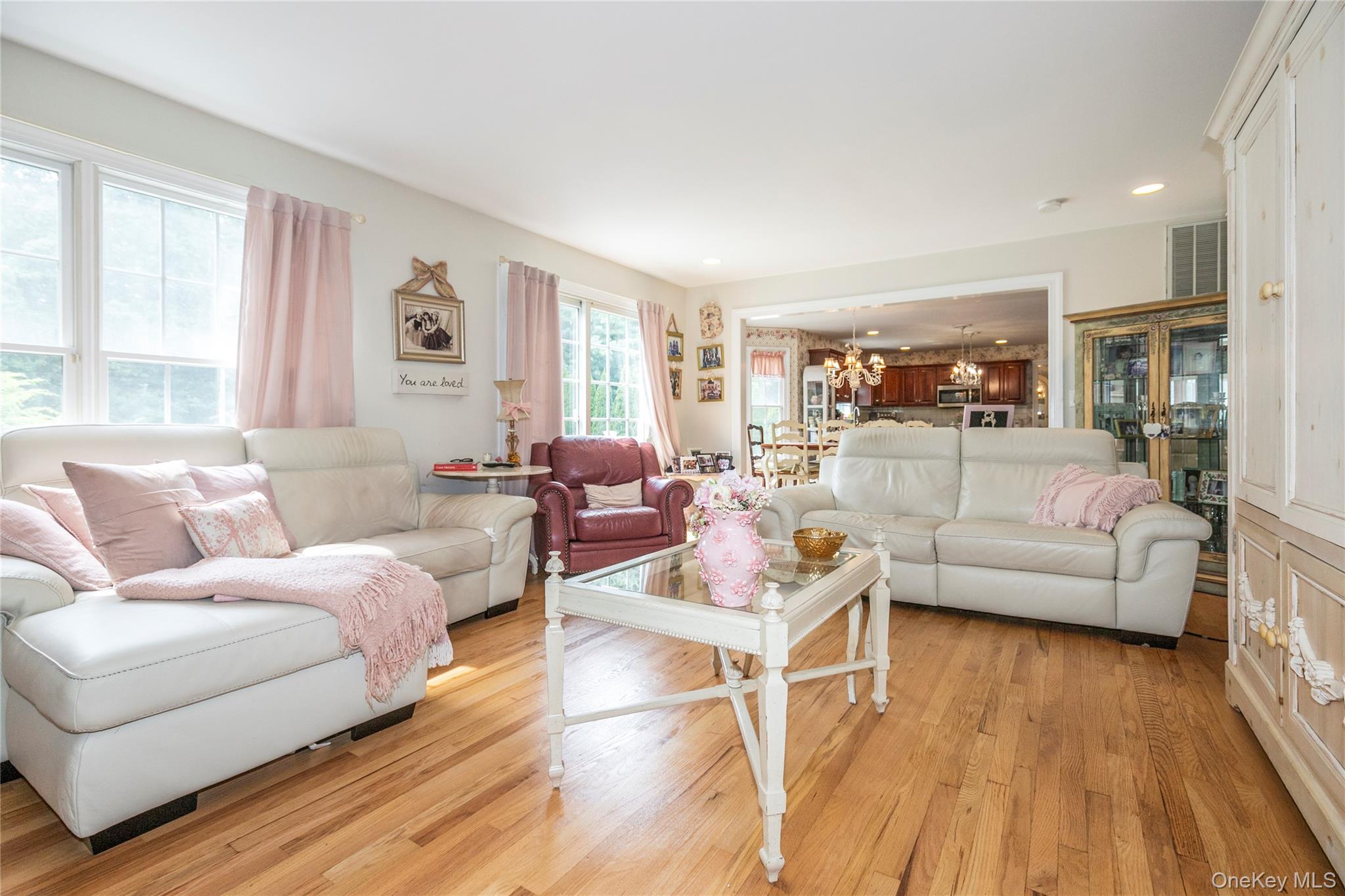 6 Rolling Wood Court, Hauppauge, NY 11788