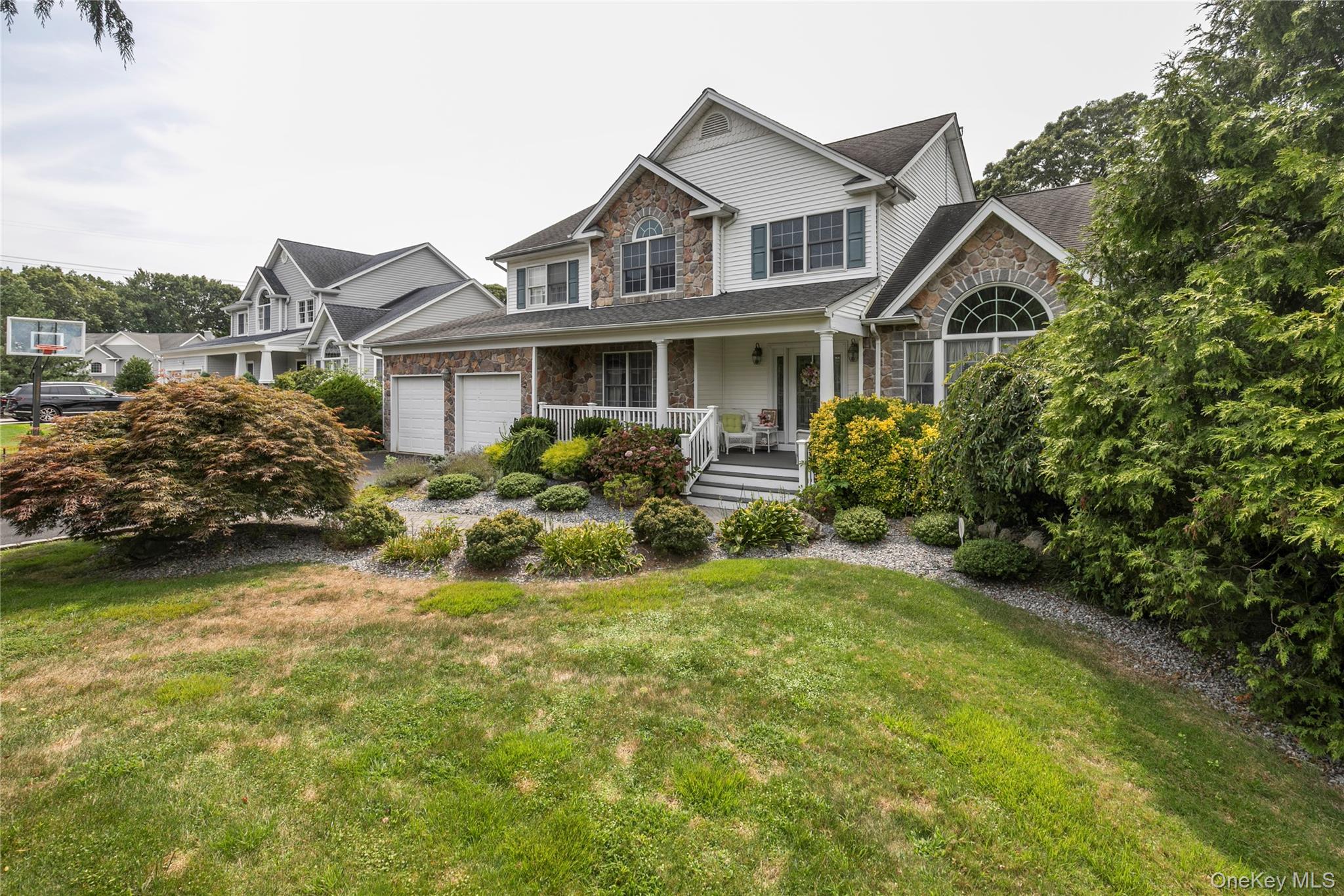 6 Rolling Wood Court, Hauppauge, NY 11788