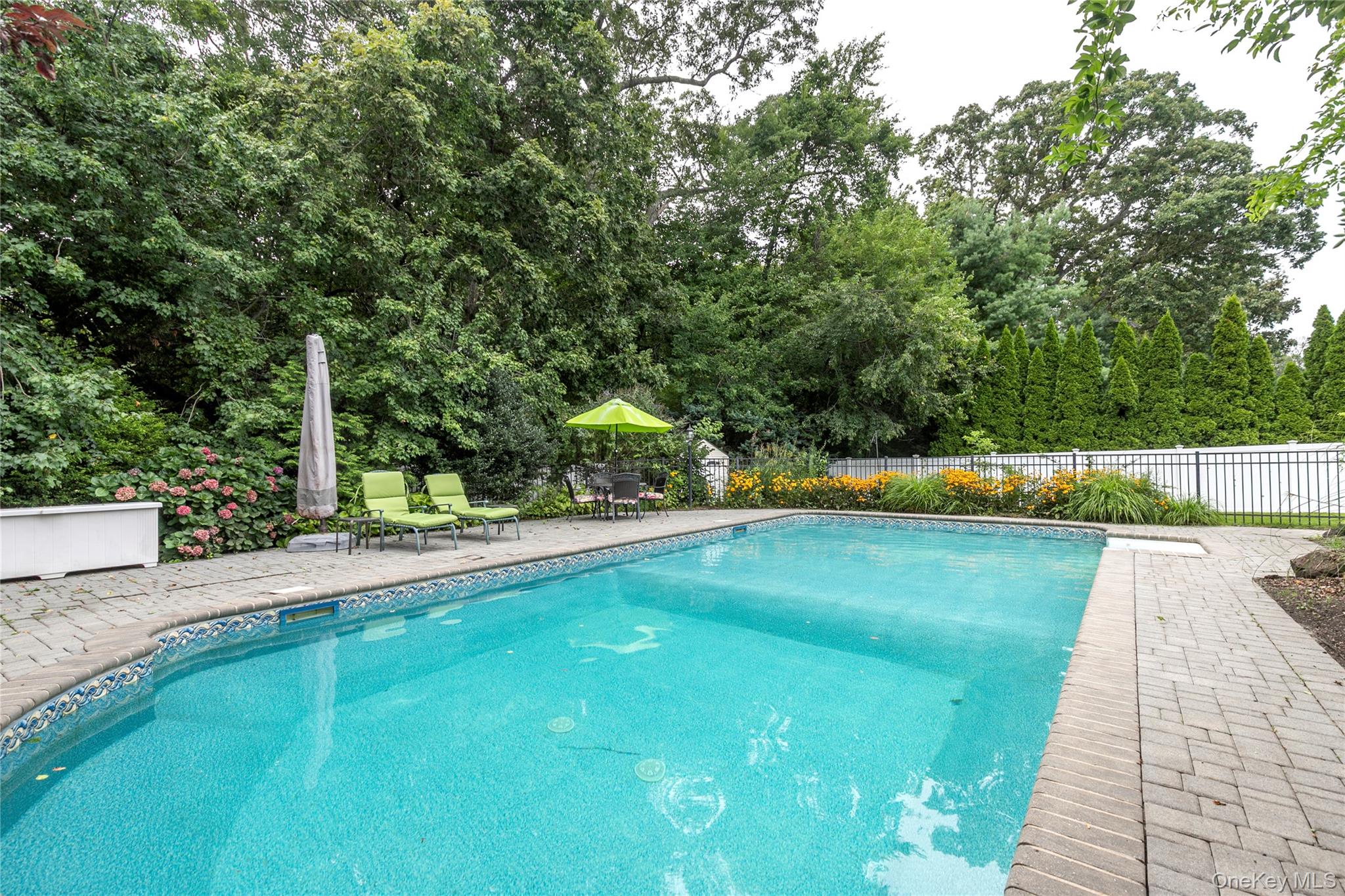 6 Rolling Wood Court, Hauppauge, NY 11788