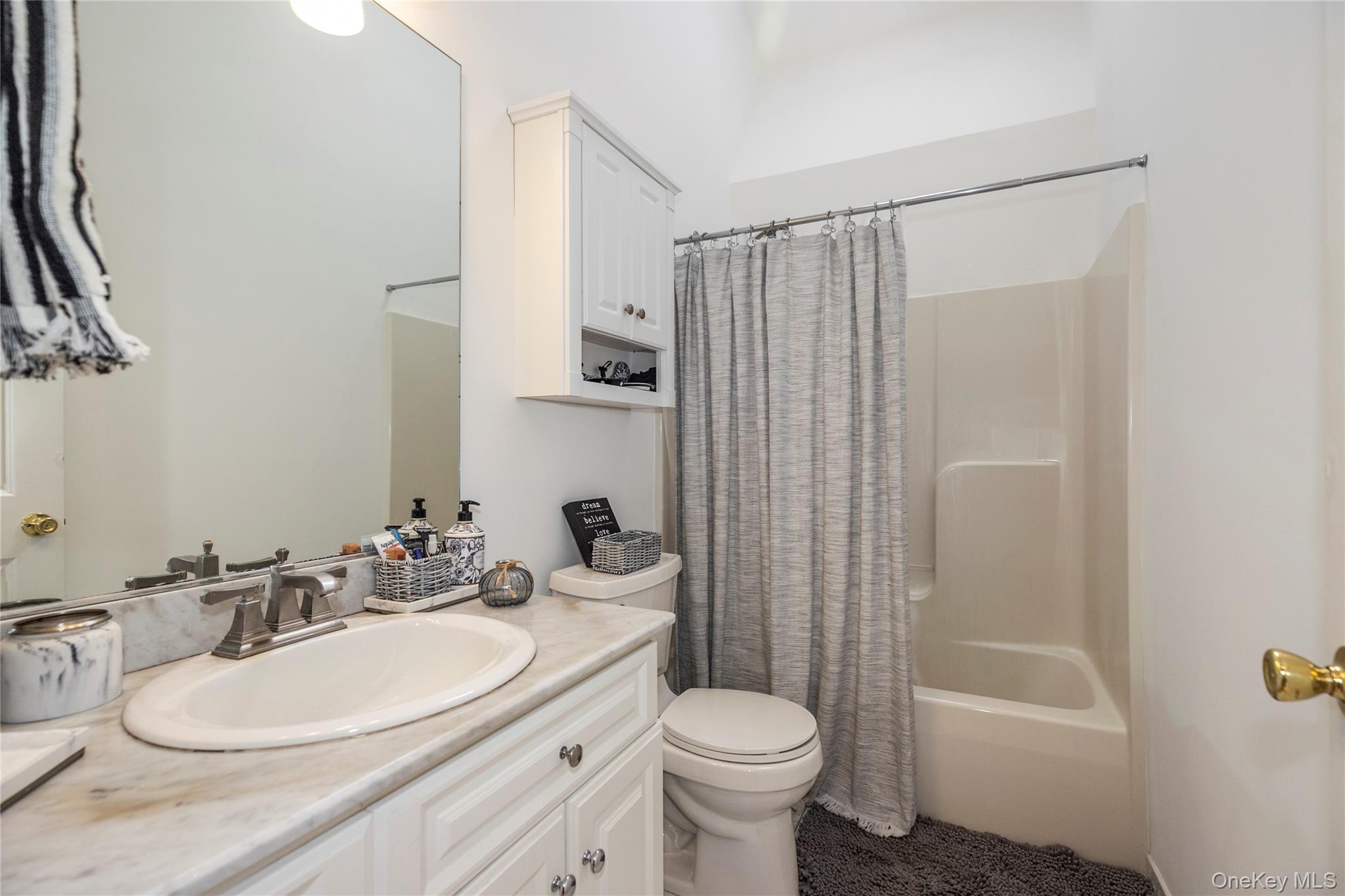 6 Rolling Wood Court, Hauppauge, NY 11788