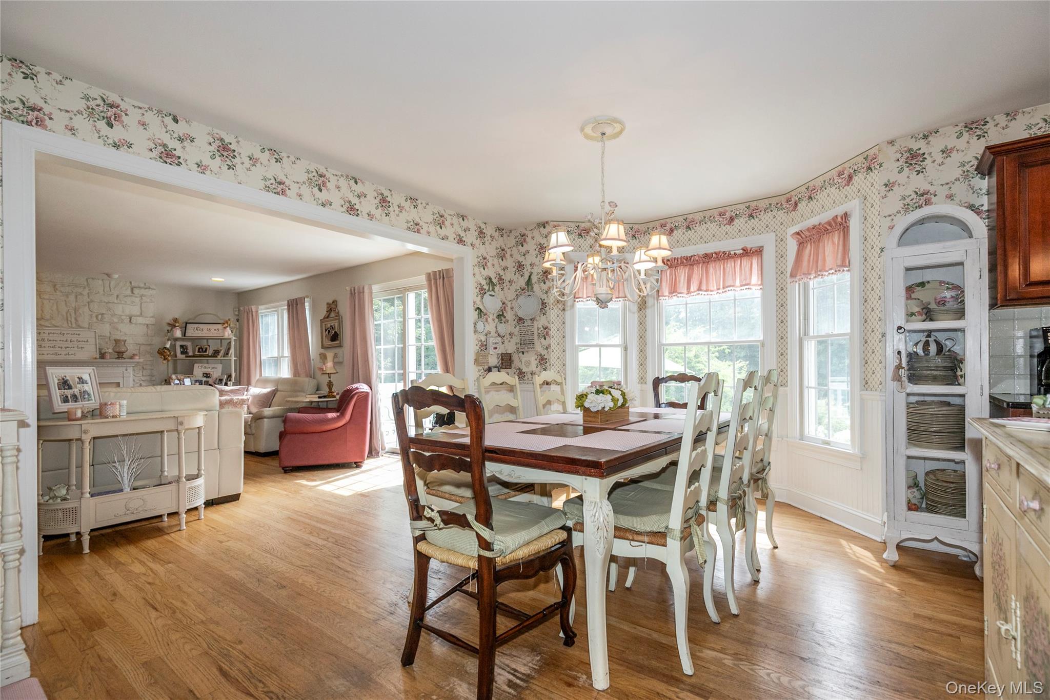 6 Rolling Wood Court, Hauppauge, NY 11788