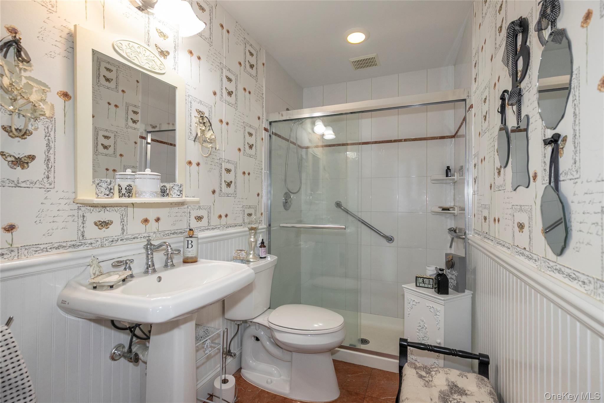 6 Rolling Wood Court, Hauppauge, NY 11788