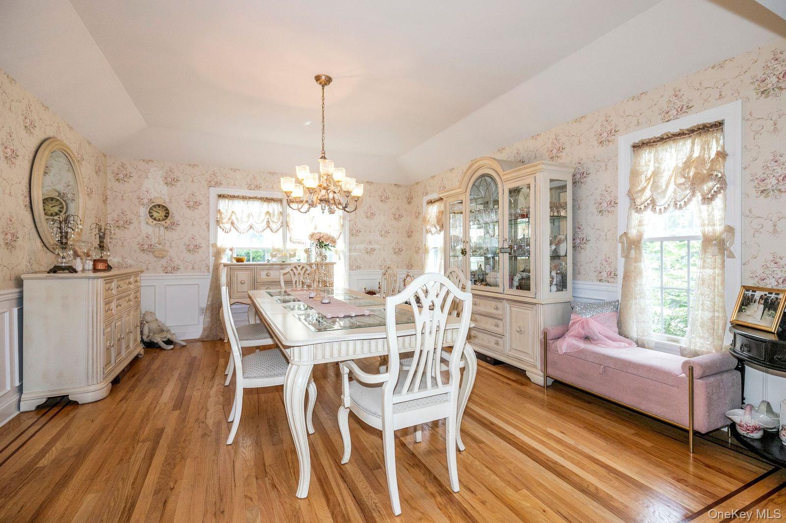 6 Rolling Wood Court, Hauppauge, NY 11788