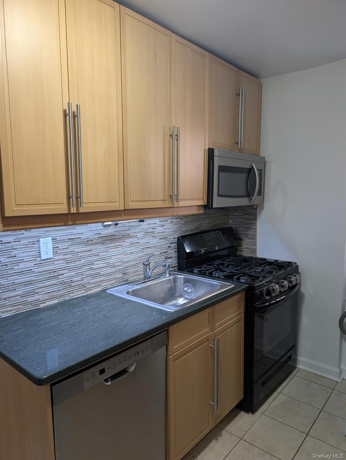 10212 65th Avenue # D17, Forest Hills, NY 11375