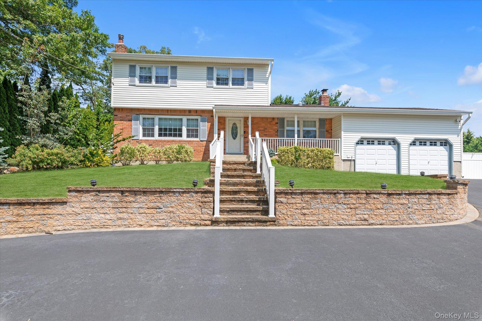 105 Lone Oak Path, Smithtown, NY 11787