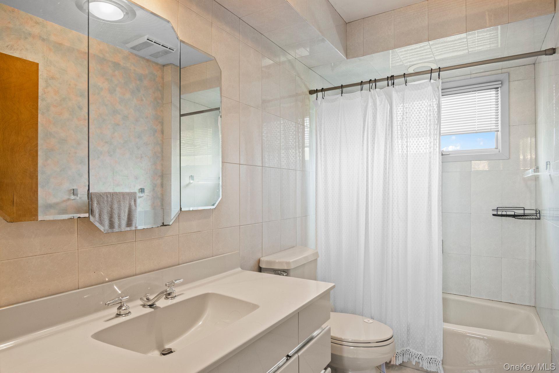 127 Church Road, Great River, NY 11739