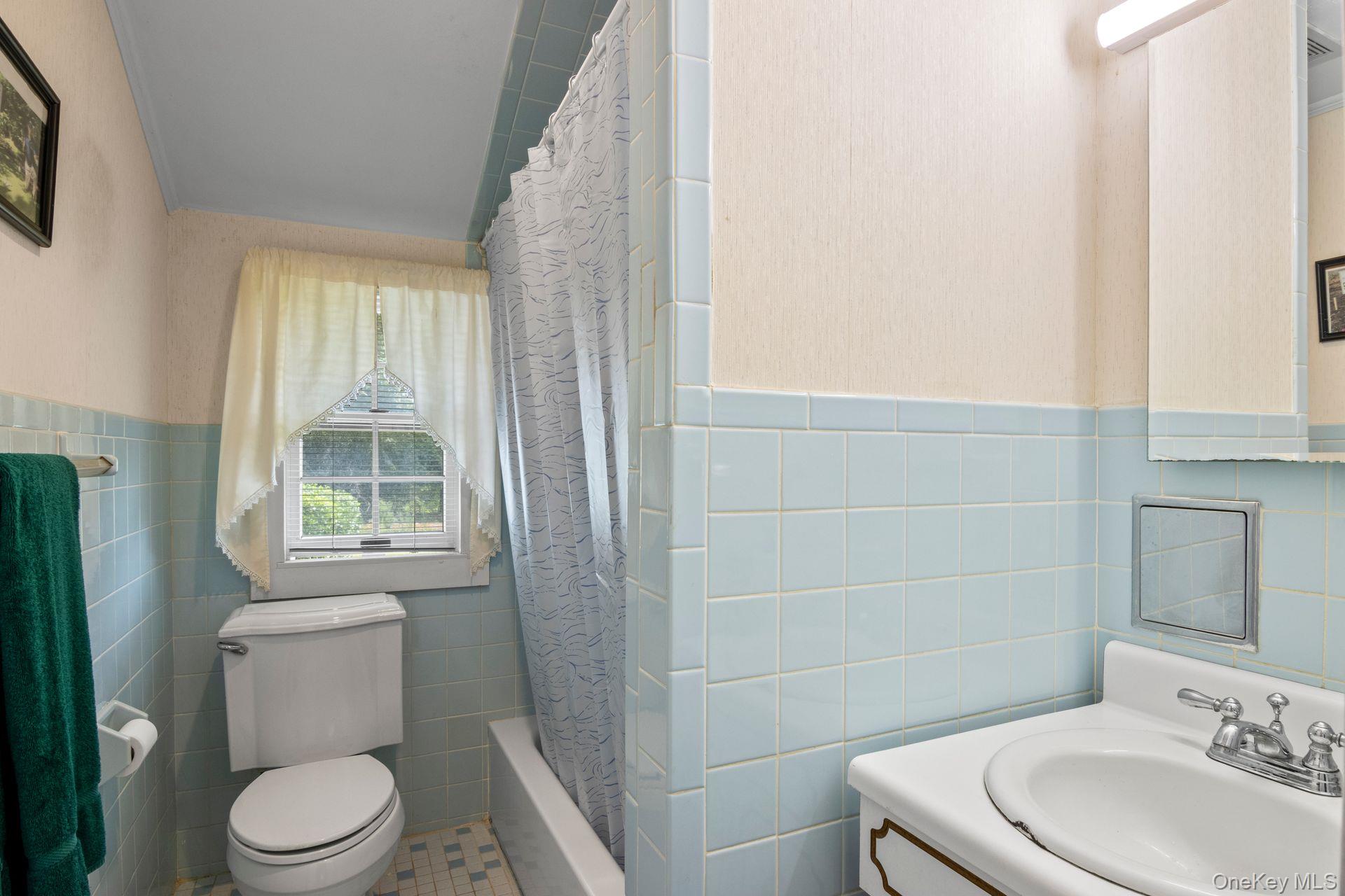 651 Sayville Avenue, Sayville, NY 11782