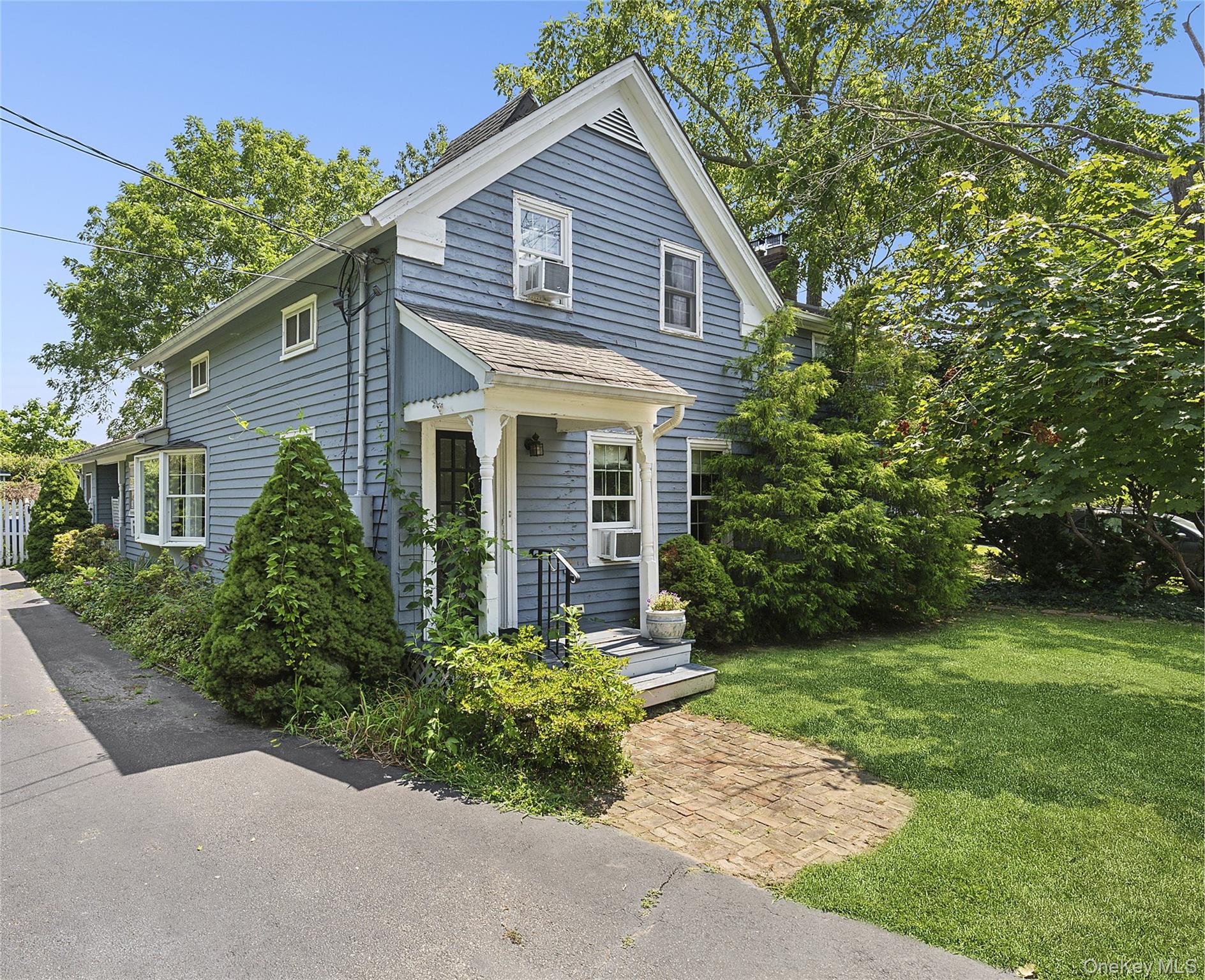 21 HAWKINS Avenue, Center Moriches, NY 11934