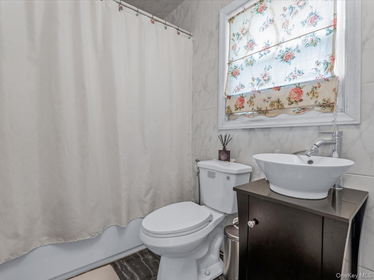 555 N 1 Street, New Hyde Park, NY 11040