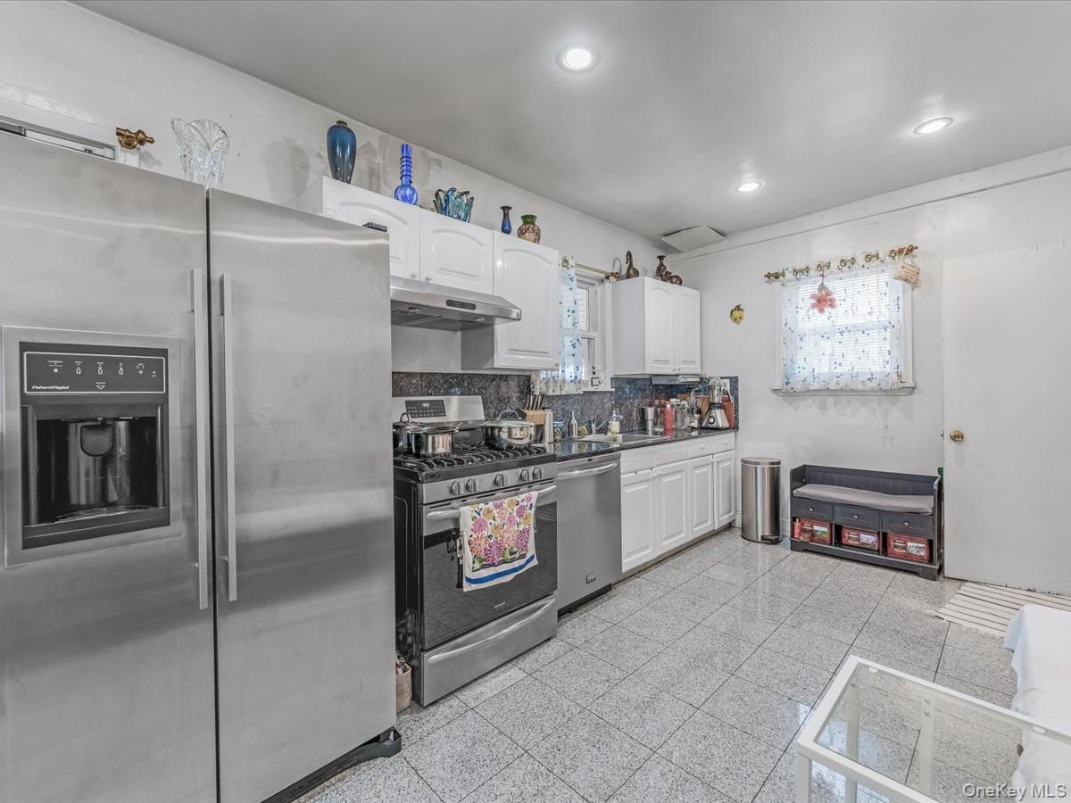 555 N 1 Street, New Hyde Park, NY 11040