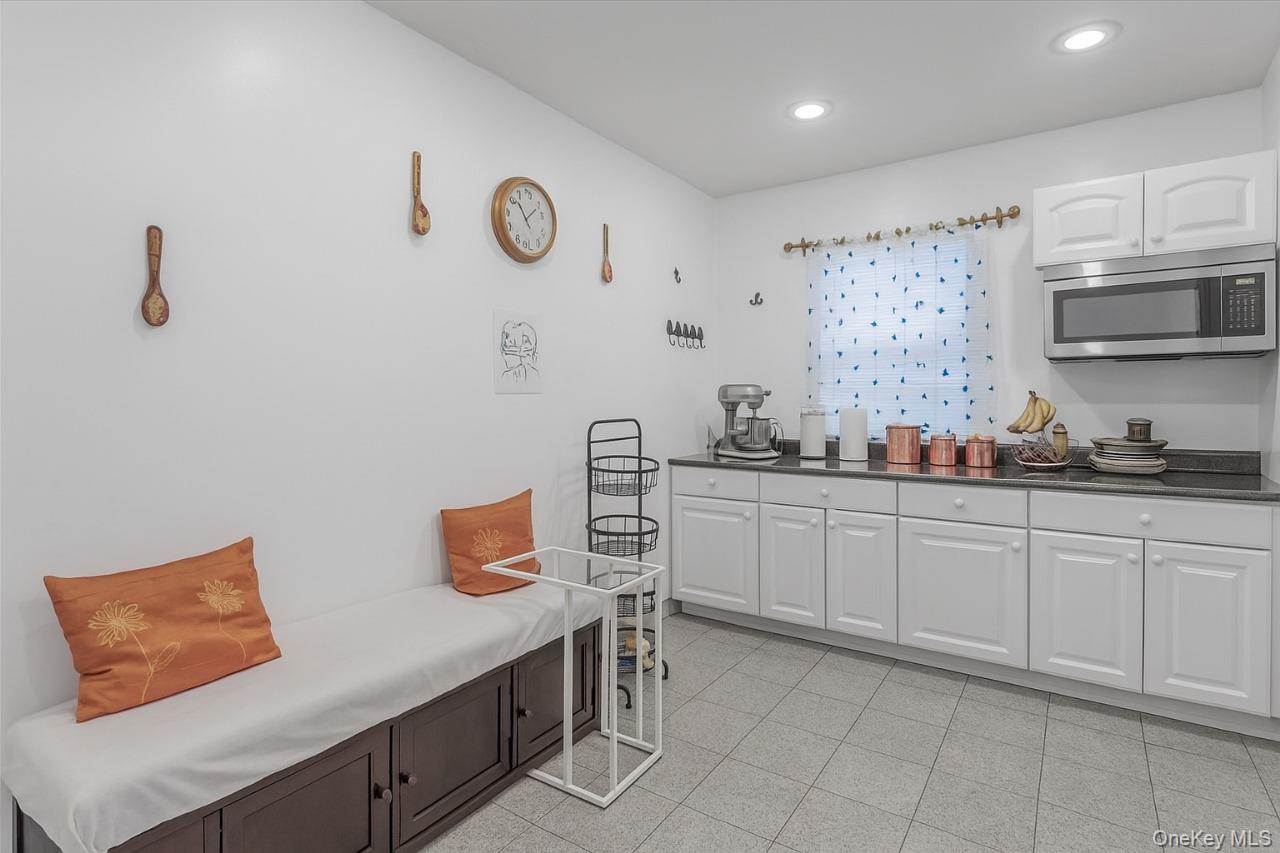 555 N 1 Street, New Hyde Park, NY 11040