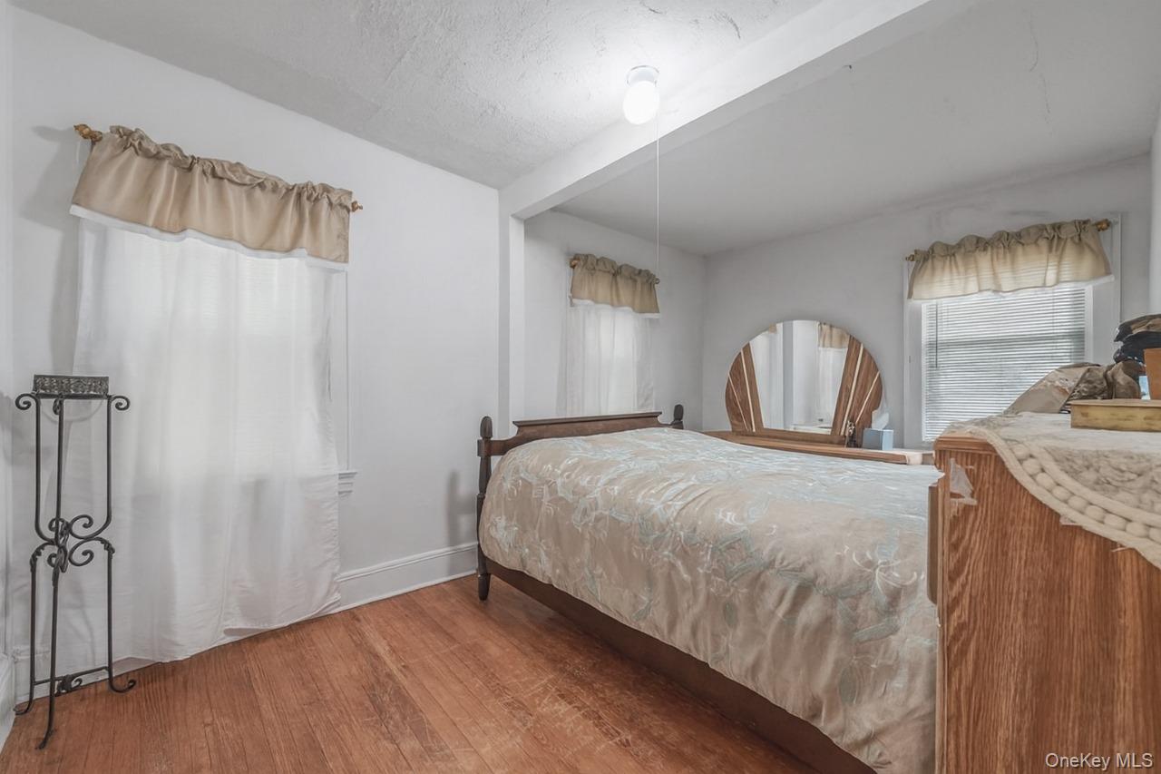 555 N 1 Street, New Hyde Park, NY 11040