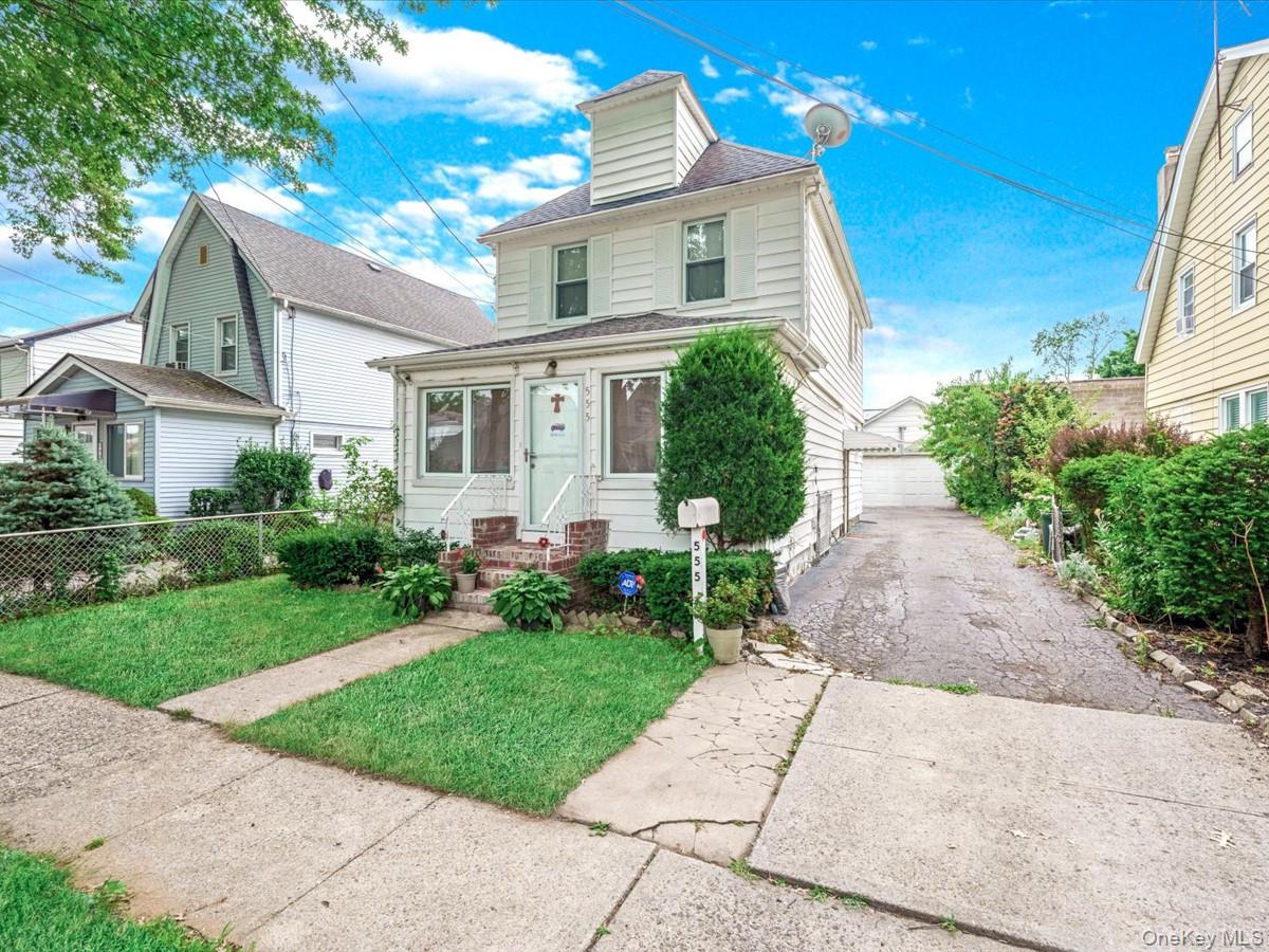 555 N 1 Street, New Hyde Park, NY 11040