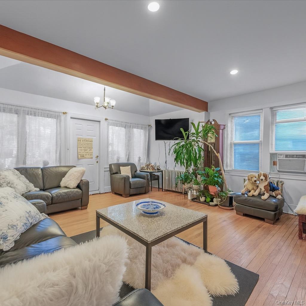 555 N 1 Street, New Hyde Park, NY 11040