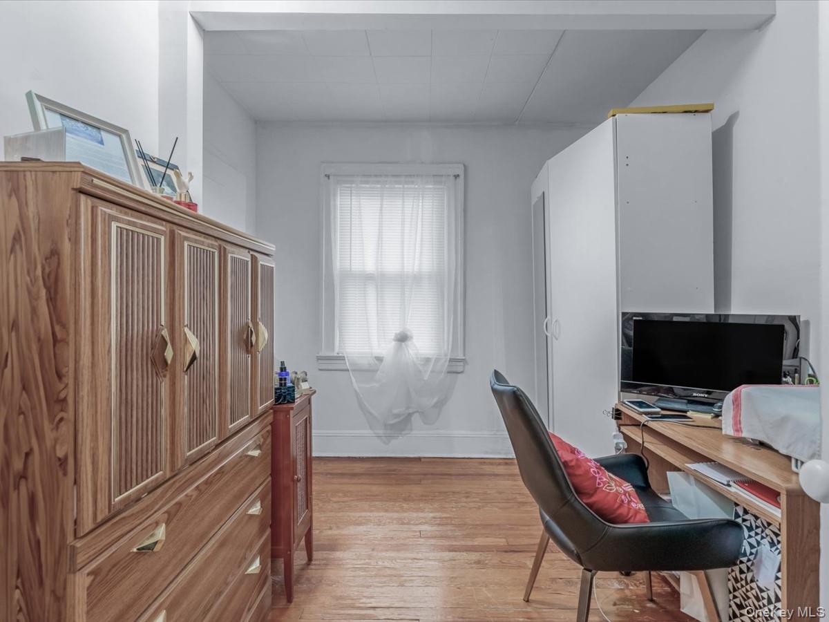 555 N 1 Street, New Hyde Park, NY 11040