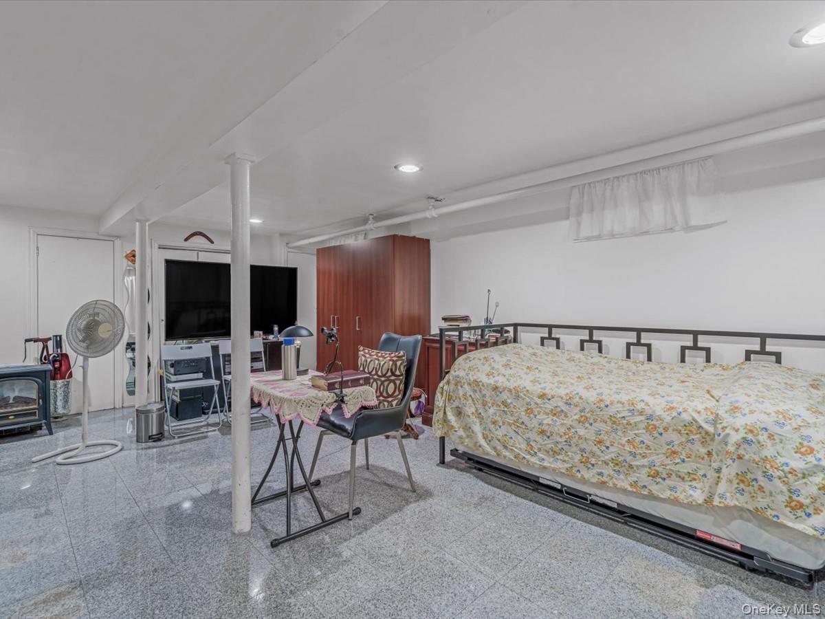 555 N 1 Street, New Hyde Park, NY 11040