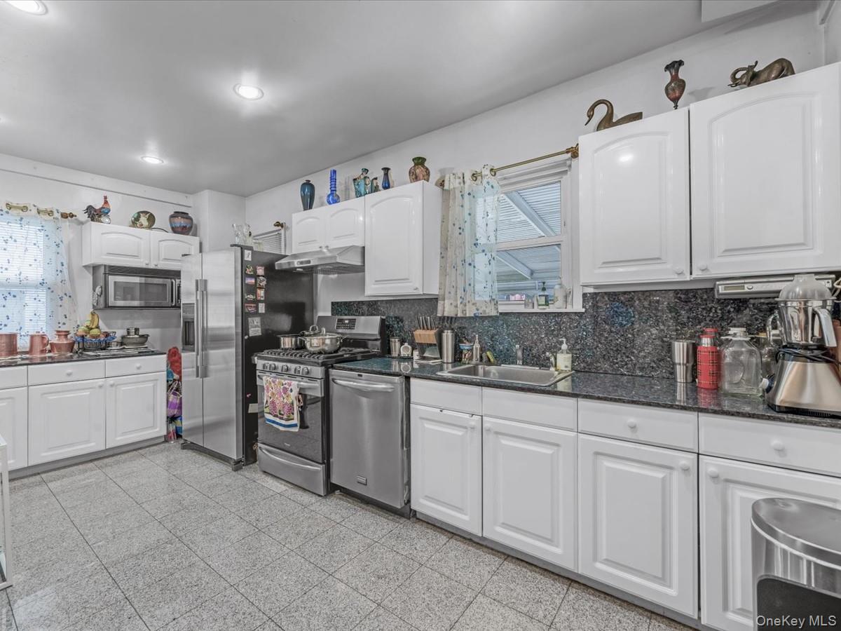 555 N 1 Street, New Hyde Park, NY 11040