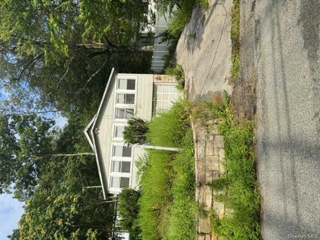 157 Tanglewylde Road, Lake Peekskill, NY 10537