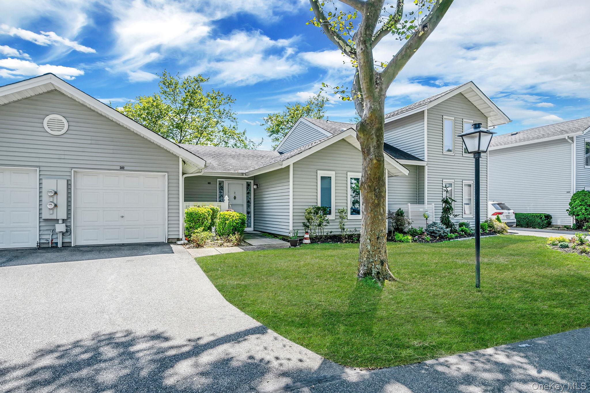 302 Elton Court N, Saint James, NY 11780