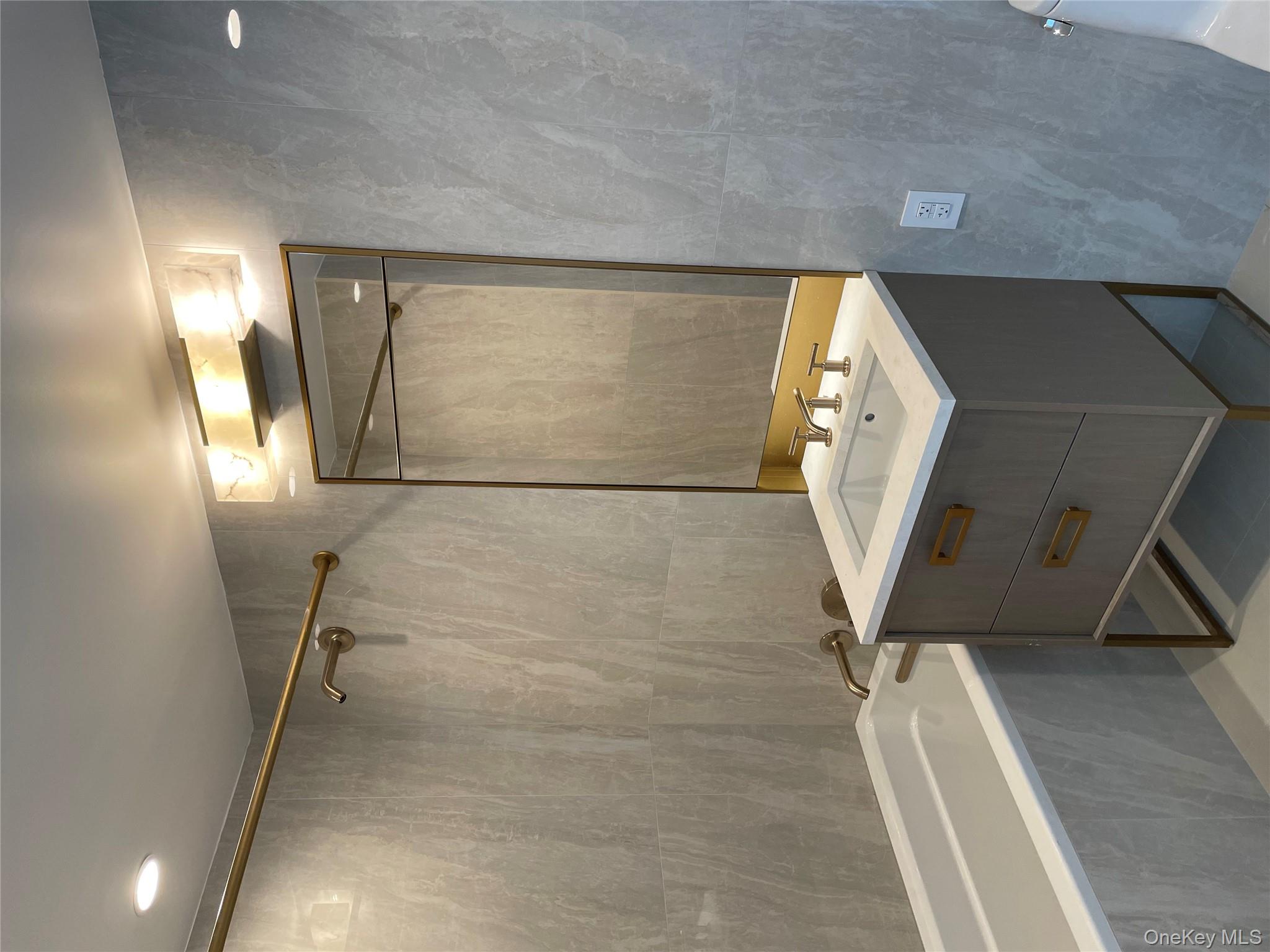 3 Court Square W # 5211, Long Island City, NY 11101