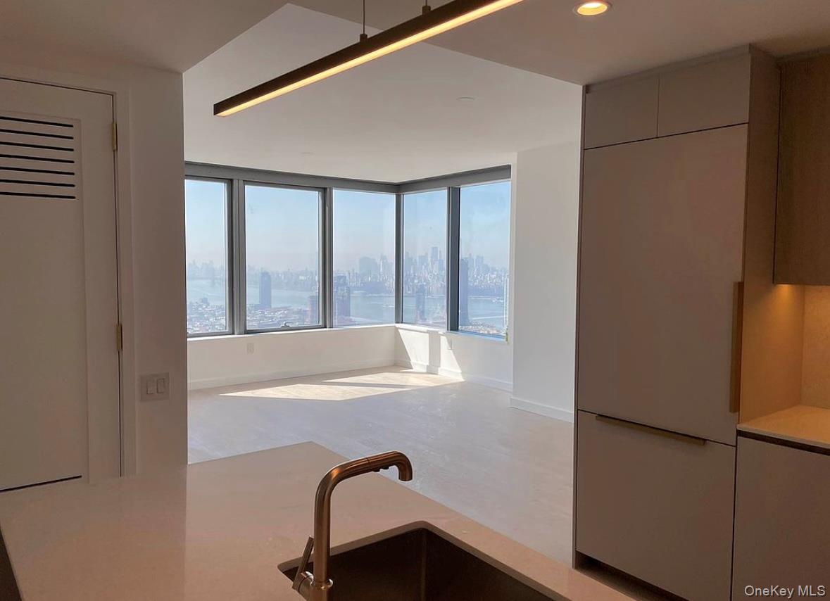 3 Court Square W # 5211, Long Island City, NY 11101